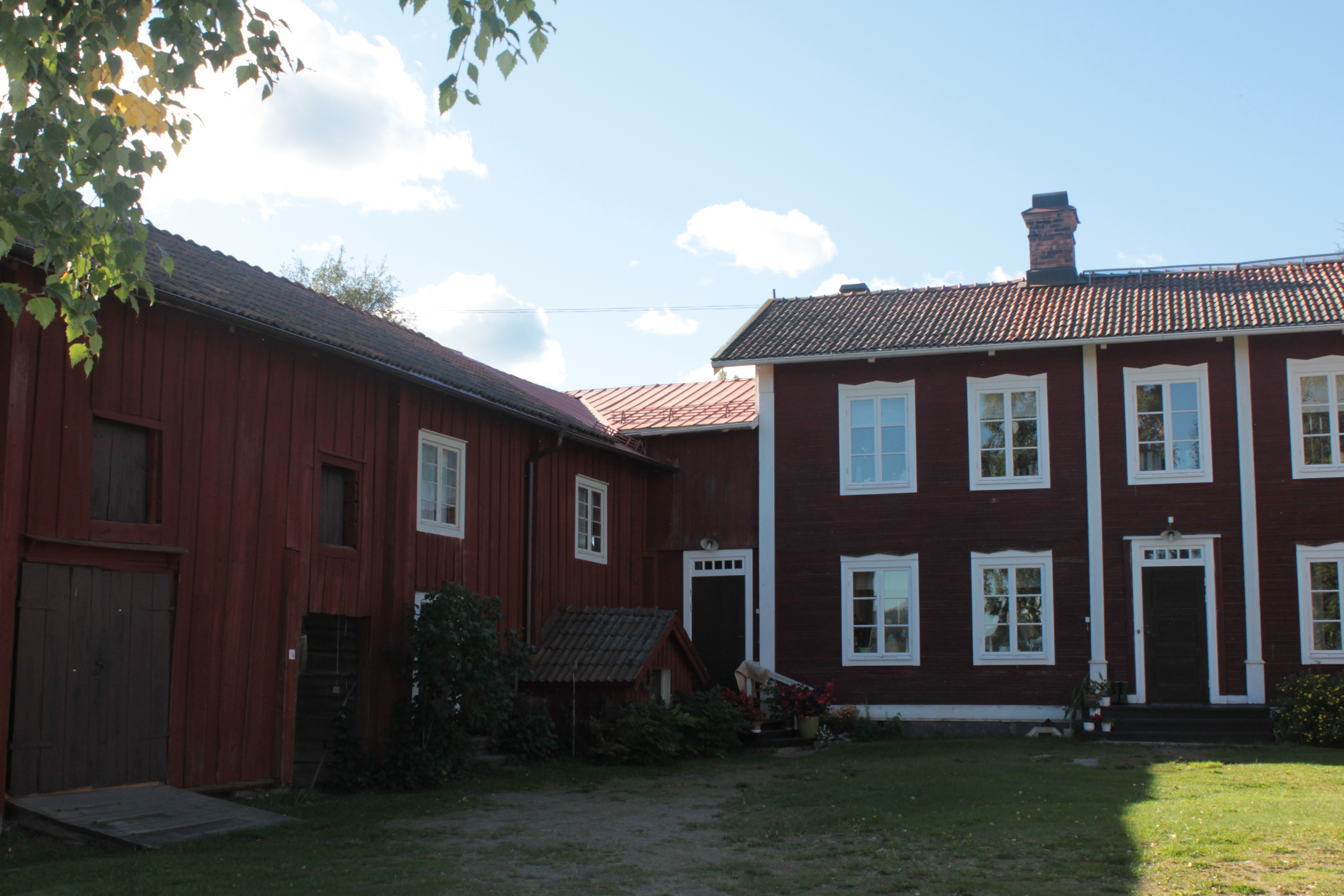 Det vänstra hörnet på Gästgivars.