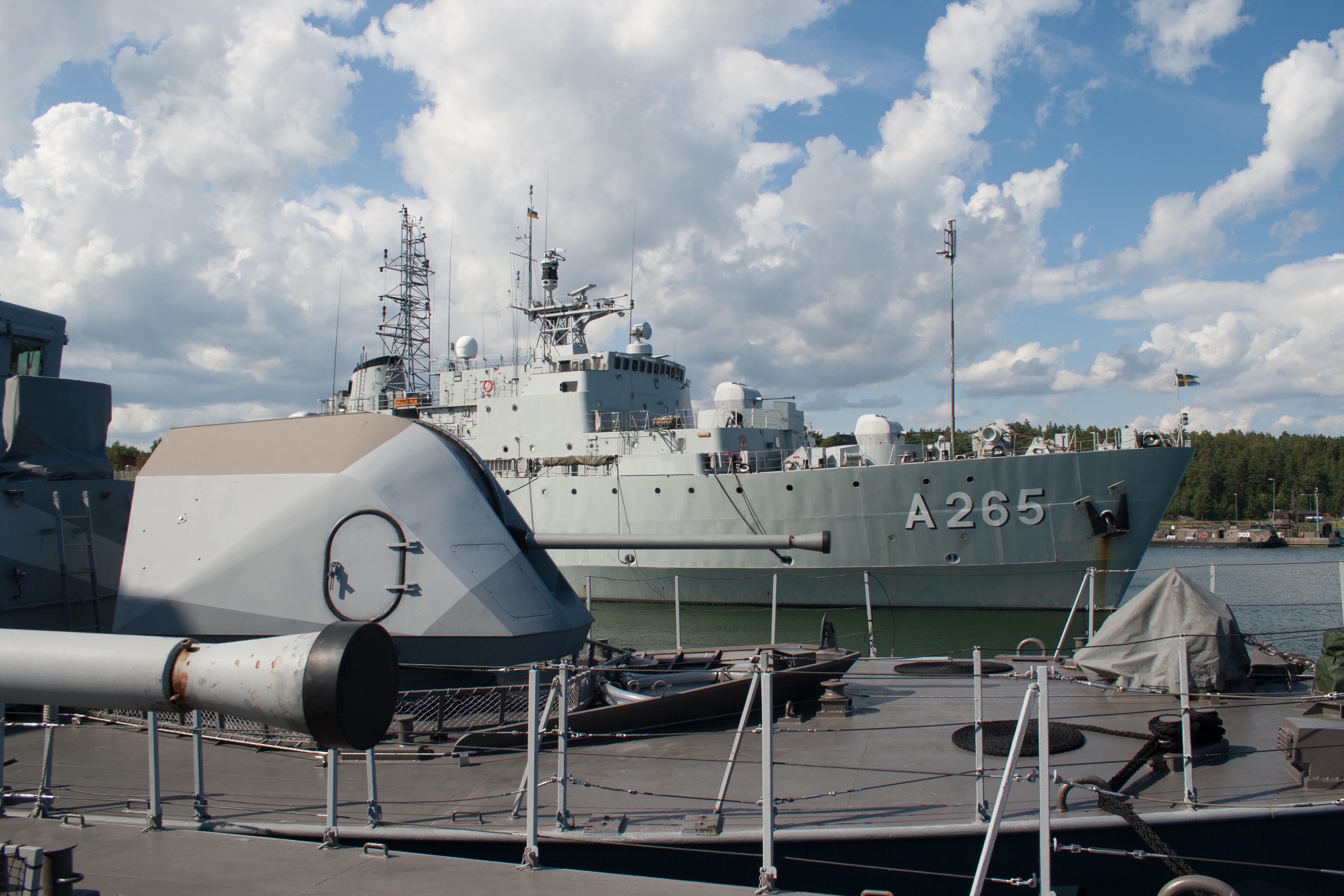 Ships at Berga navy baselabel QS:Len,"Ships at Berga navy base"label QS:Lhu,"Hadihajók a Berga haditengerészeti támaszponton"