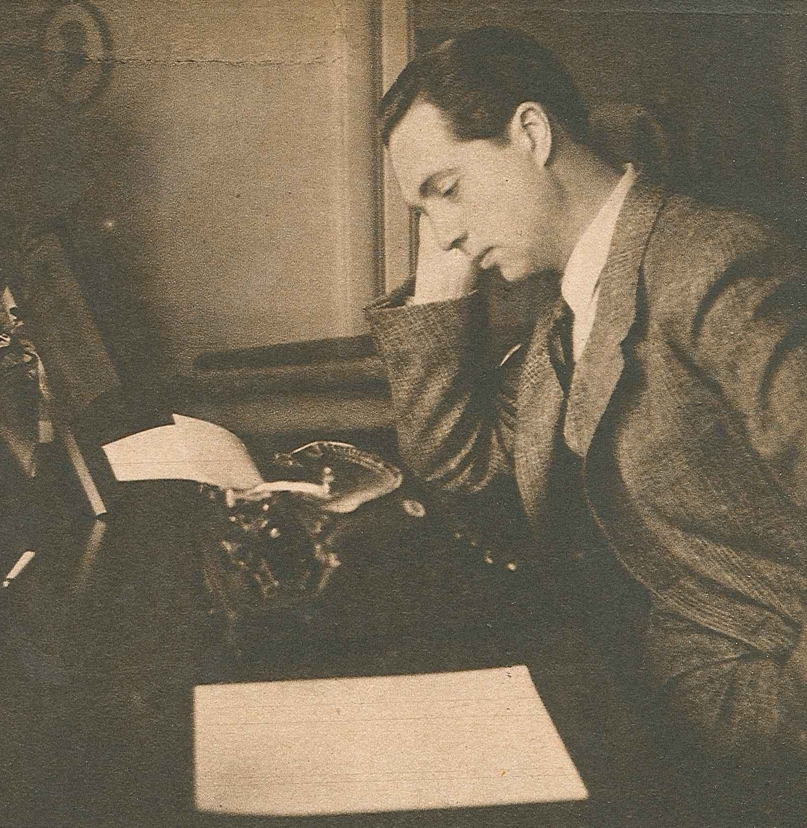 sv:Karl Ragnar Gierow (1904-1982), Swedish author, translator, literary critic, theatrical director and head of the en:Royal Dramatic Theatre; member of the en:Swedish Academy 1961-1982.