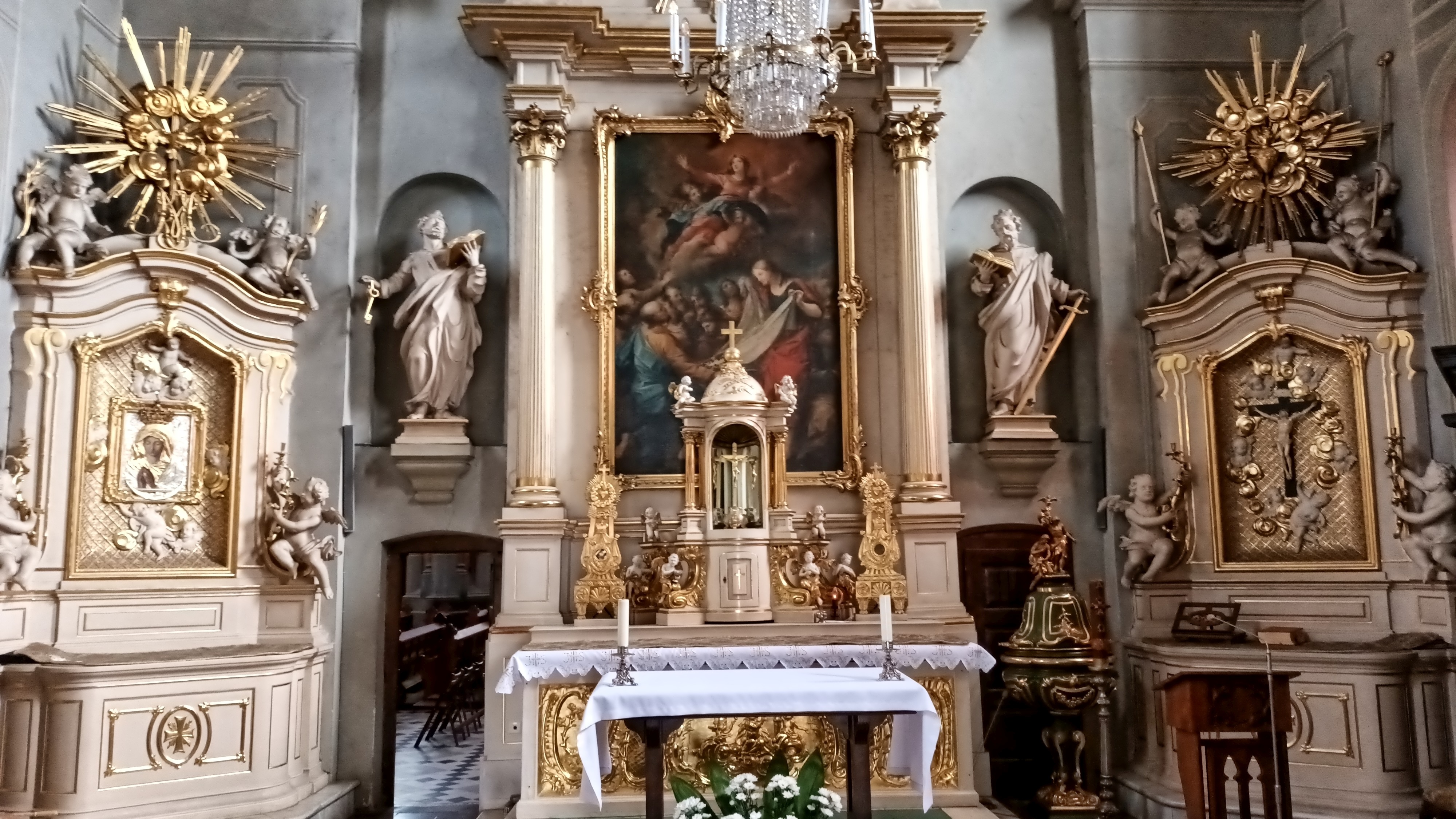Białystok - catholic cathedral of the Assumption of the Blessed Virgin Mary (altars and interior of the "old church" from XVII century)
