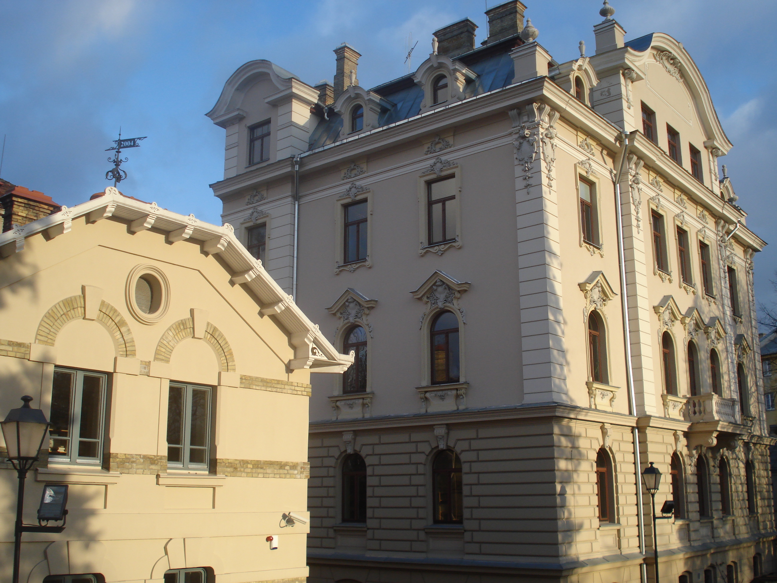 The Institute of Lithuanian Literature and Folklore in the palace of the Vileišis family (designed by August Klein, erected by Lithuanian engineer Petras Vileišisin in 1904-1906). Additional buildings. Vilnius, Antakalnio g. 6