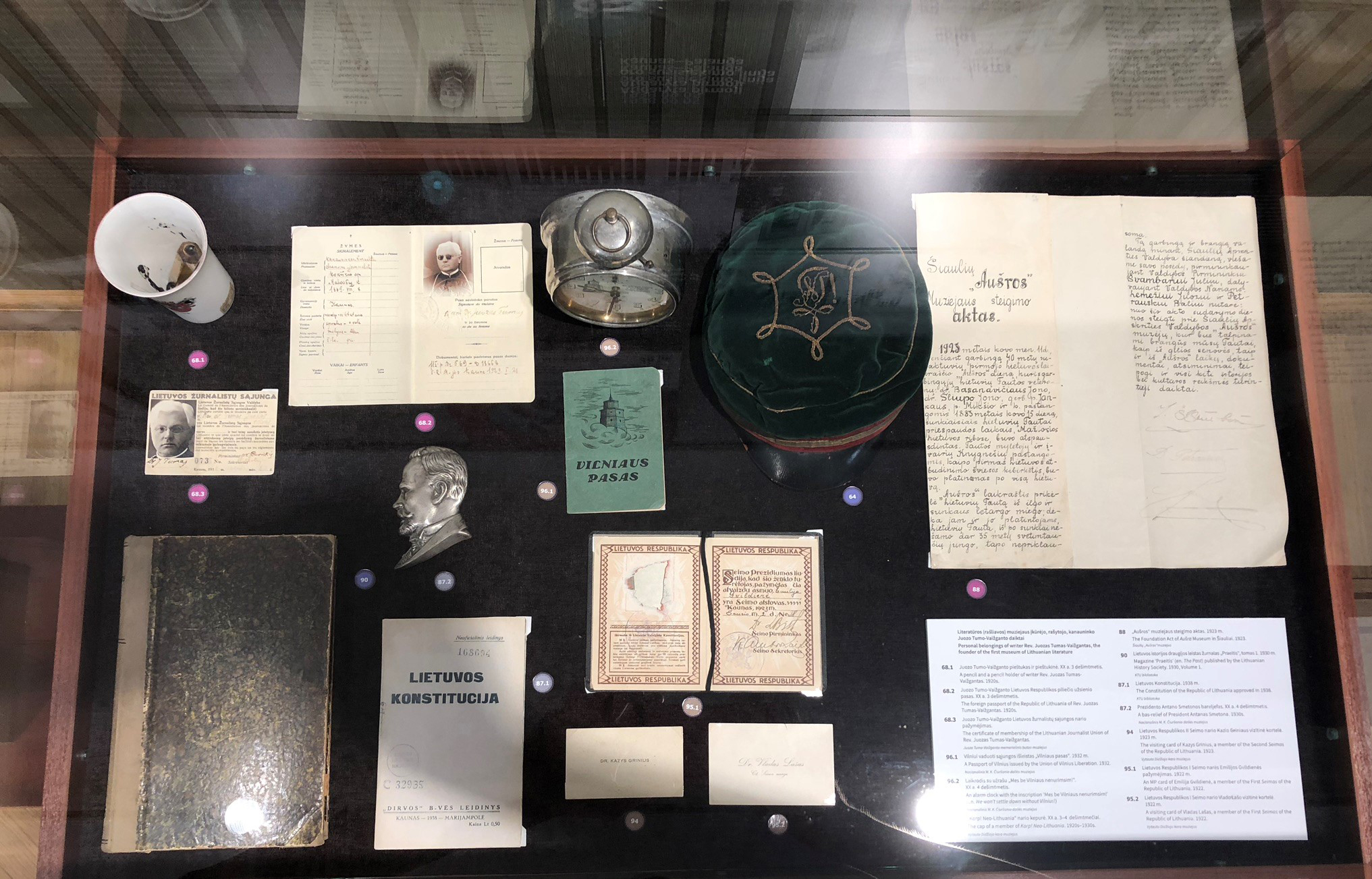 Exhibits in the Presidential Palace in Kaunas (first floor).