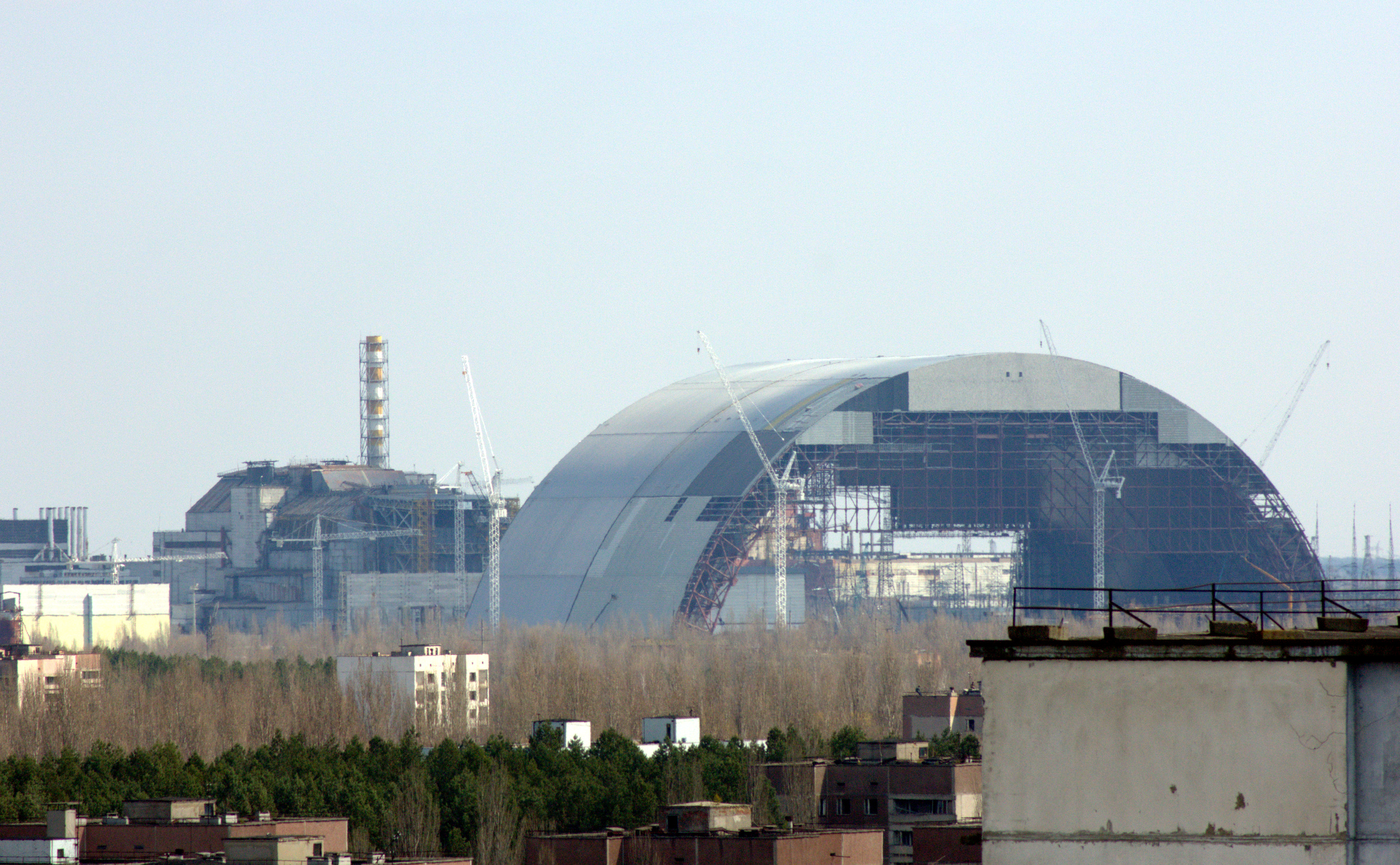 New Safe Confinement under construction in April 2015. Seen are the two sections joined together and nearing completion. Taken from a distance to show to end profile on the confinement.