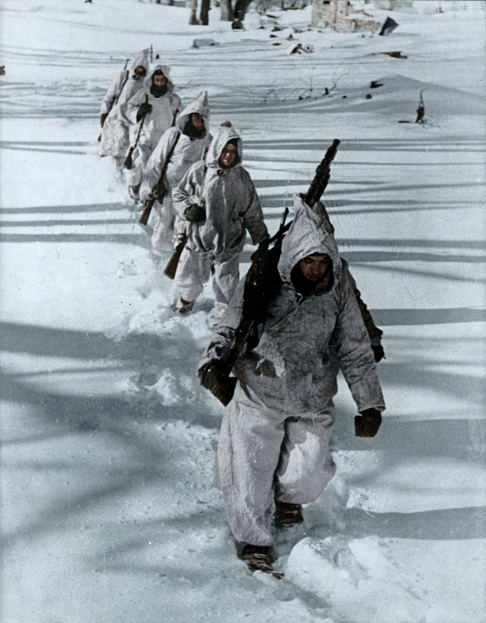 75 years ago today, soldiers of the 250th Infantry Blue Division march through a route near the village of Krasny Bor, Leningrad Region, January-February 1943.
The Battle of Krasny Bor was part of a large Russian offensive against German positions, which intended to create pincer attack near Leningrad, releasing the siege and encircling the German 18th Army, which would have had to surrender. The first day of the battle was a success for the Soviet troops, but the Francoist forces from the Blue Division, reinforced with an SS Police Division could dig in, losing over 70% of their members. Russian casualties were, however, higher, with more than 20,000 casualties, including wounded. The 13th, observing that it would be useless to attack the sector, the Soviets decided to cease the offensive.

 #colored #colorized #colourised #colorization #colourisation #color #colour #history #ww1 #wwi #worldwarone #greatwar #thegreatwar #ww2 #wwii #worldwartwo