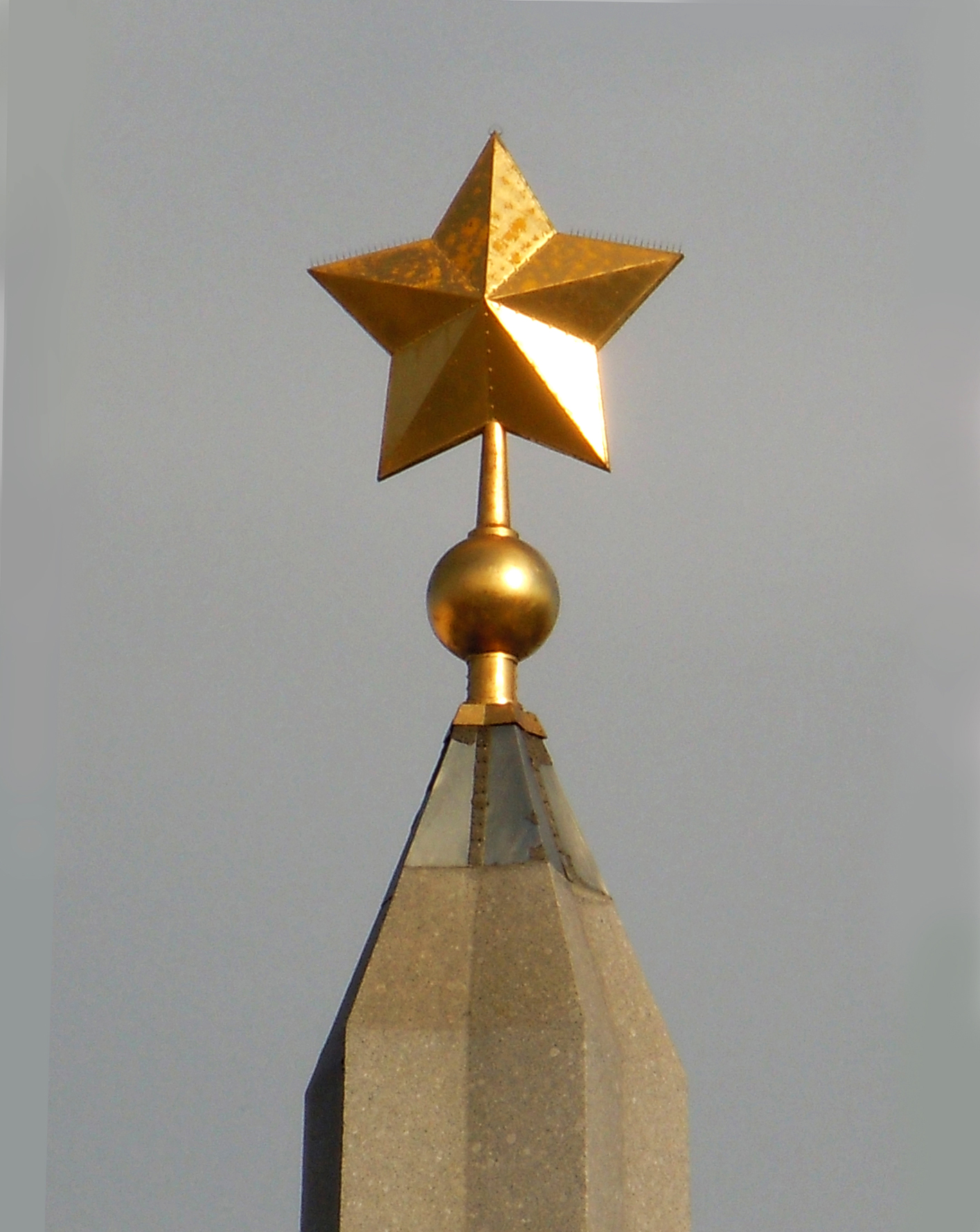 Hero-City Obelisk (Leningrad) — is located in Vosstaniya Square in Saint Petersburg — Leningrad. Installed in May 1985 and the fortieth anniversary of the Victory Day (May 9) in Great Patriotic War.
The author of the monument — architects V.S.Lukyanov.