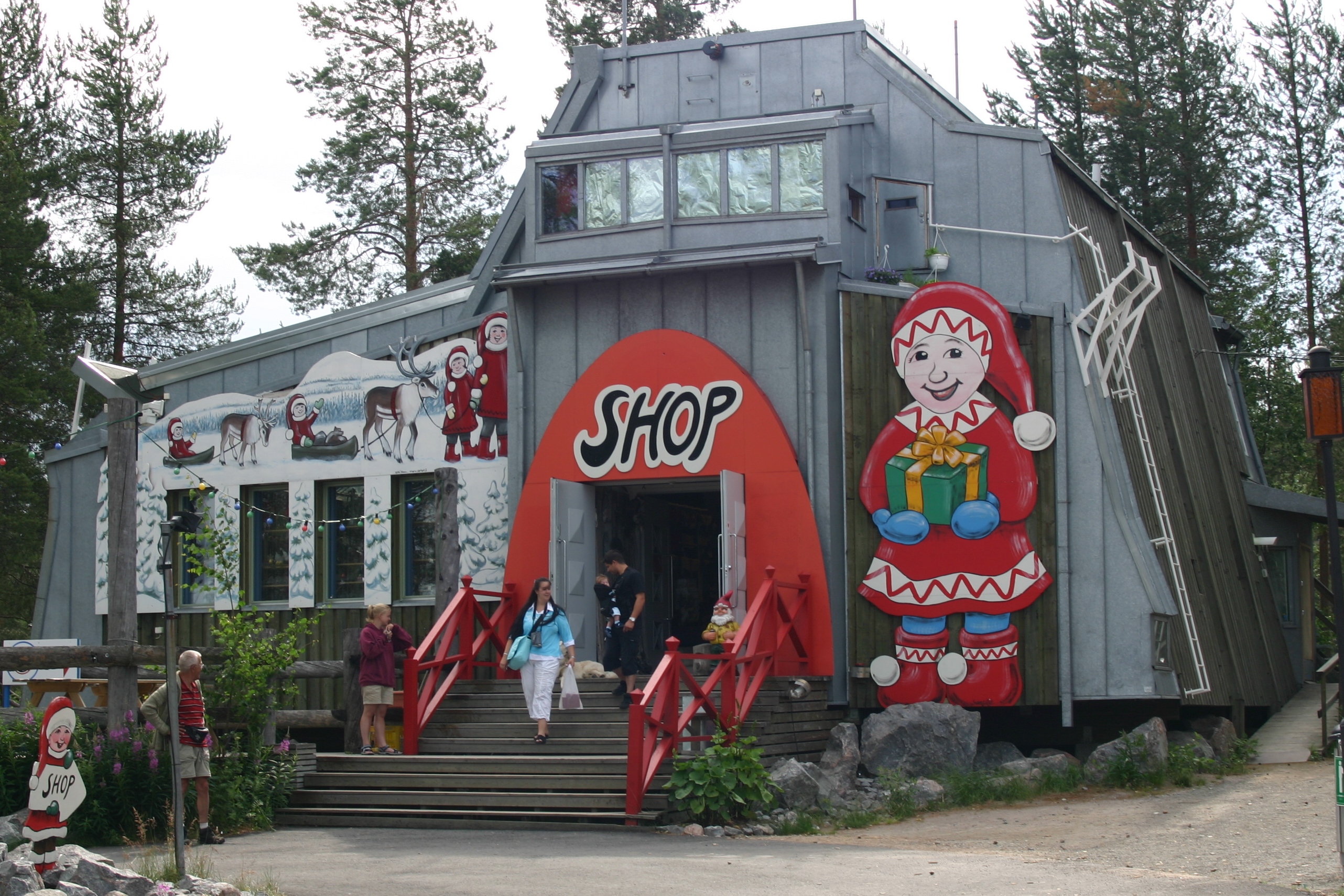 Shop at Santa Claus' Workshop Village (Joulupukin Pajakyla) near RovaniemiIMG_2716