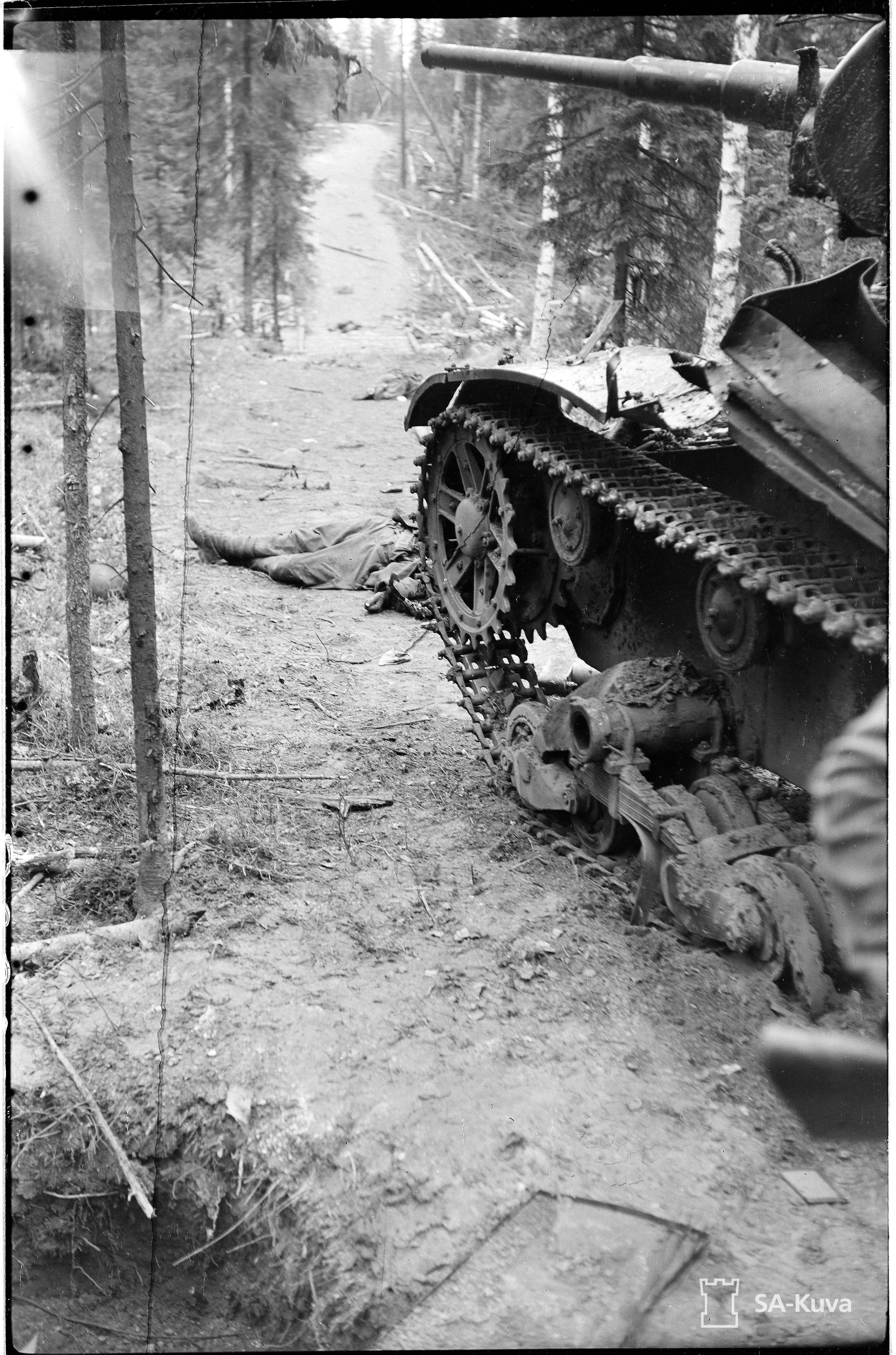 Finns have destroyed a Soviet T-26 tank during the battle of Ilomantsi in the Continuation War.