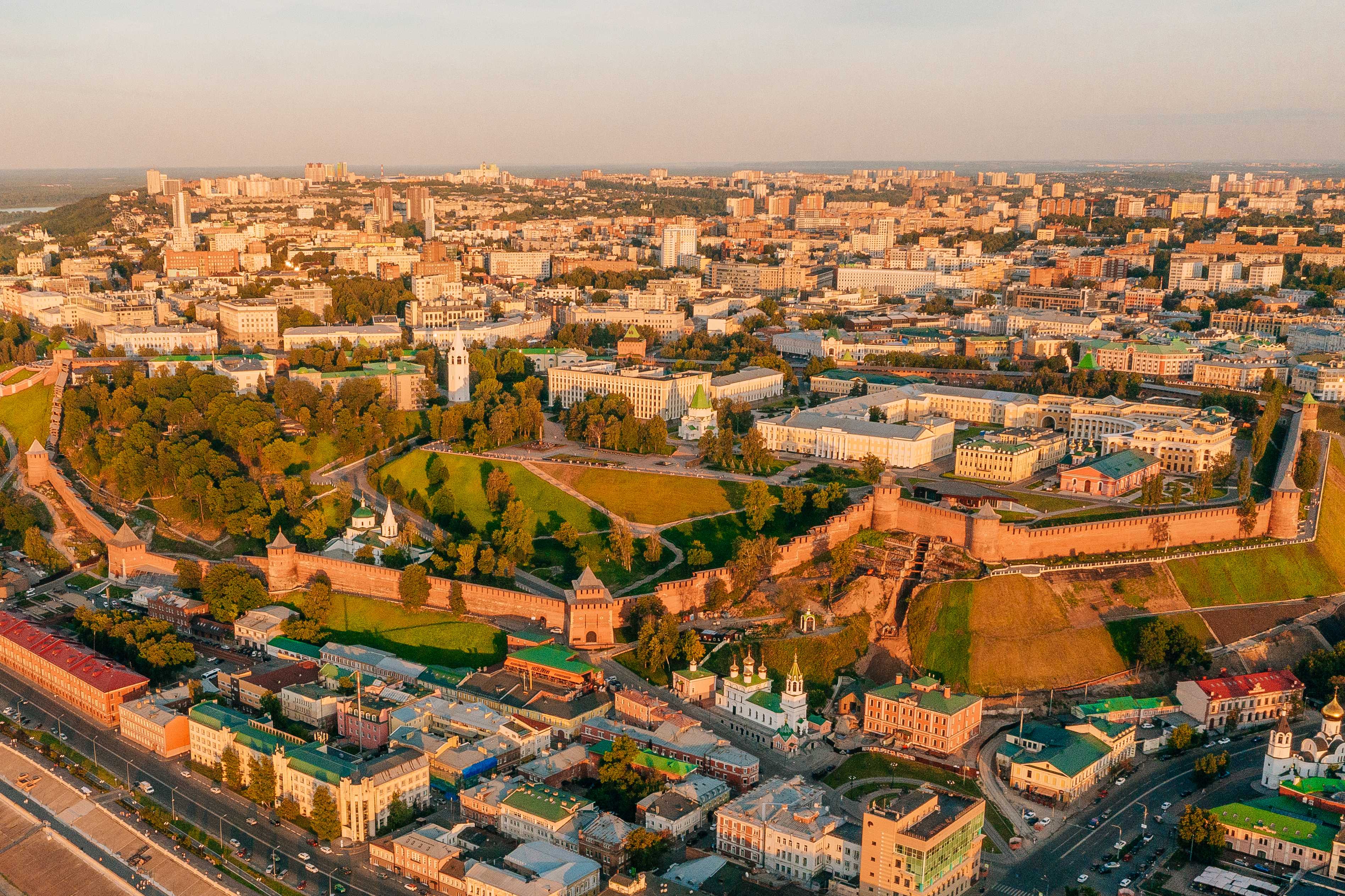 Aerial view of Nizhny Novgorod Kremlin with the Funicular under construction, a little bit more than two years prior its inauguration.