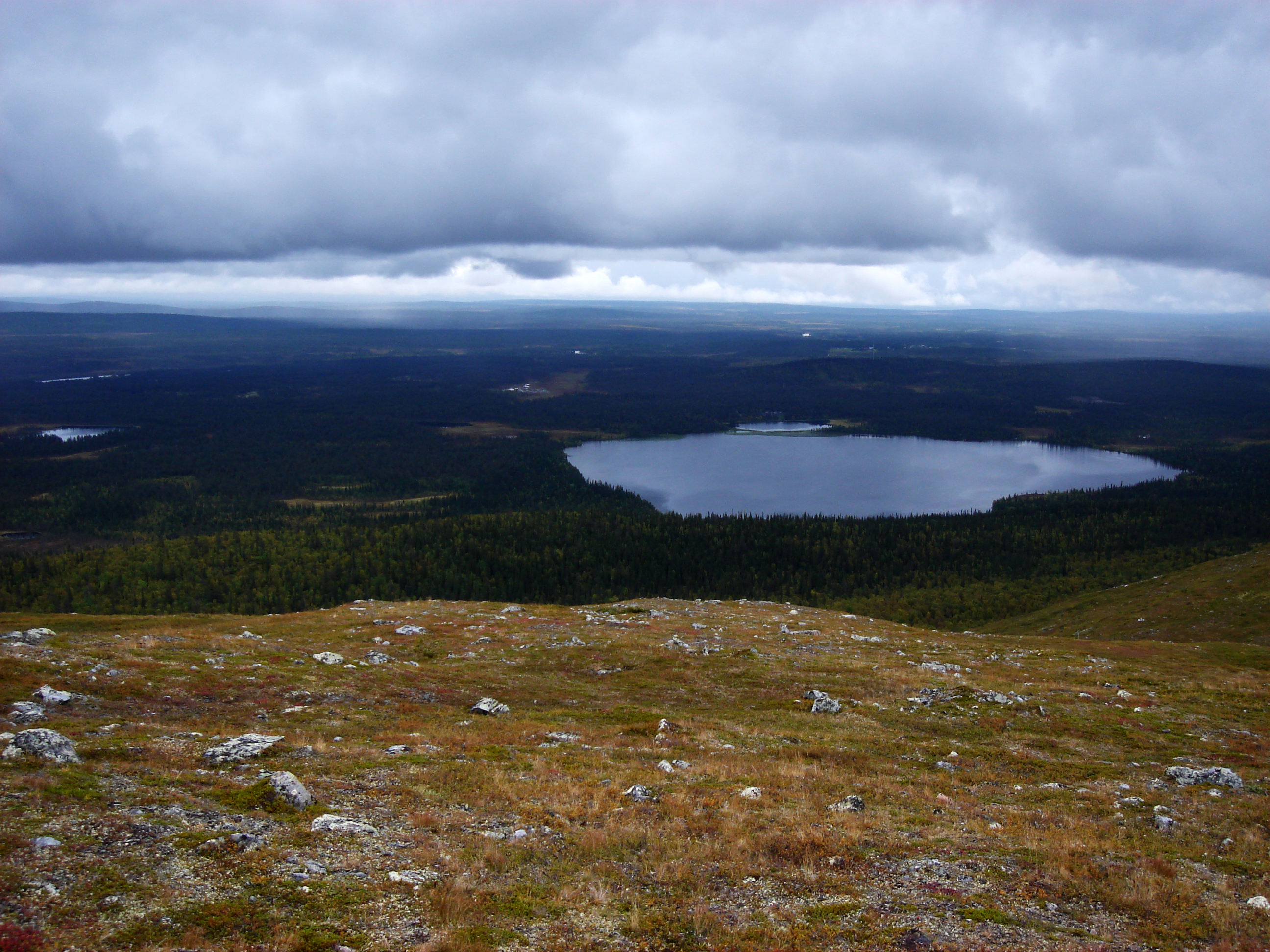 Vuontisjärvi lake as taken from the famous Hetta–Pallas Trail close to the Montellin Maja hut in the Pallas-Yllästunturi national park, Enontekiö, Finland.