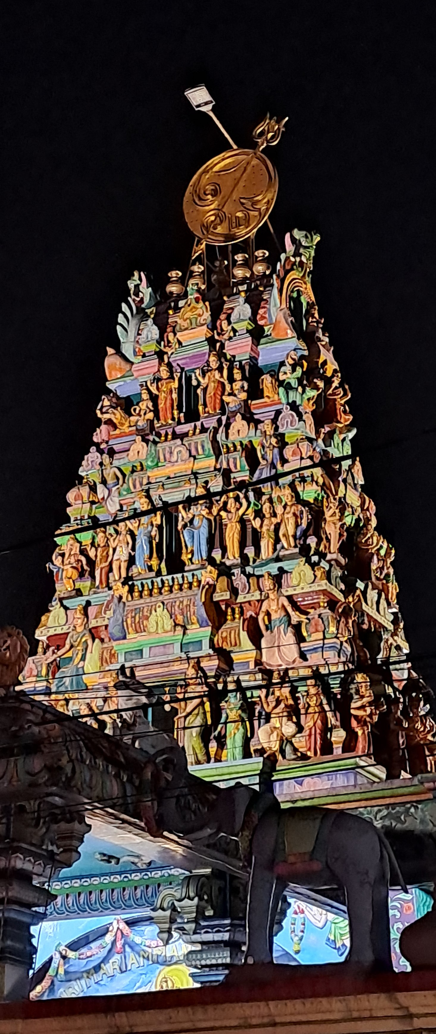 Kuil Shri Mariamman terletak di Jalan Teuku Umar No.18, Petisah Tengah, Kec. Medan Petisah, Kota Medan, Sumatera Utara. Dibangun pada tahun 1881.