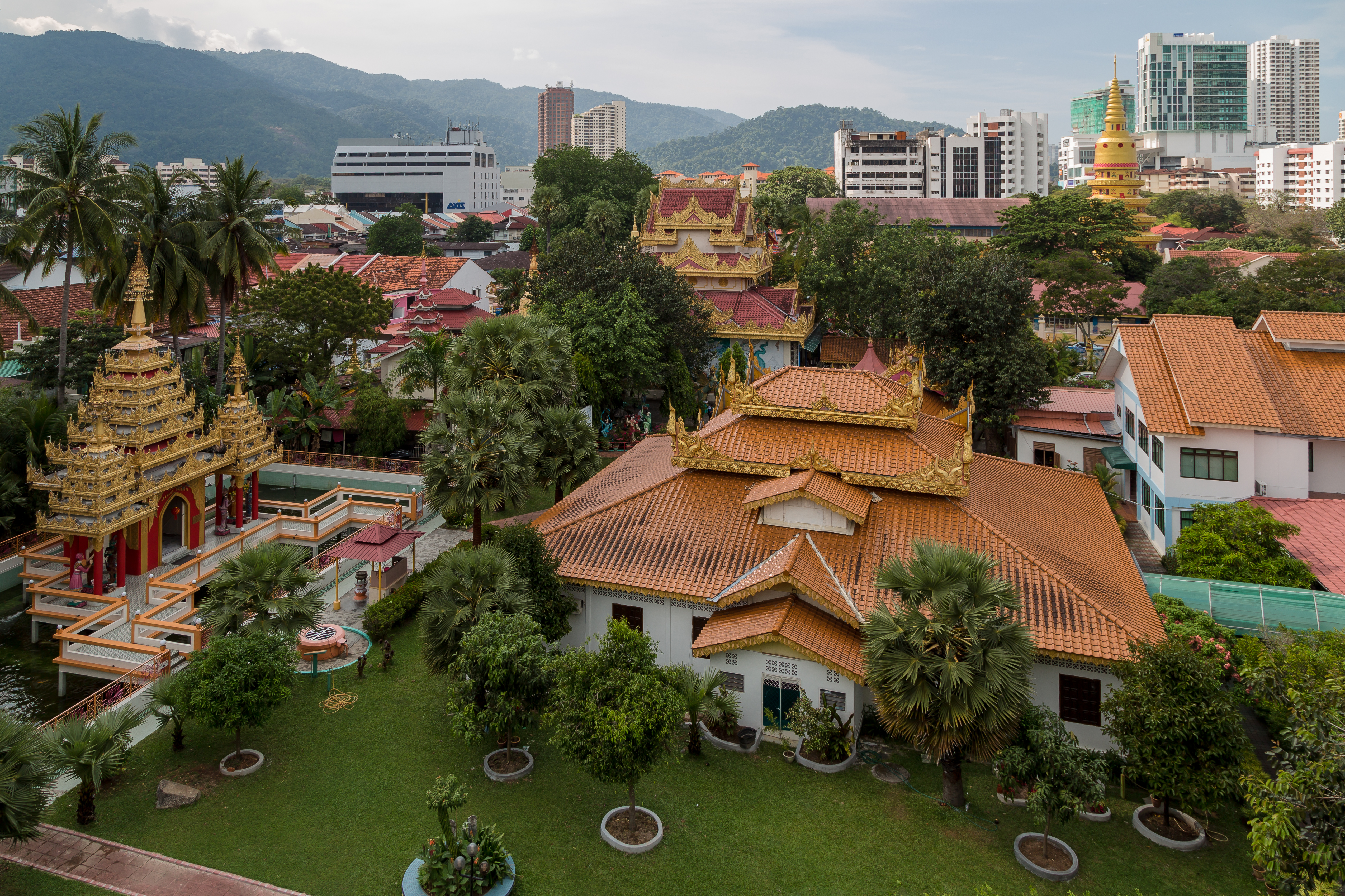 Penang, Malaysia: Dhammikarama Burmese Buddhist Temple, view from Pagoda