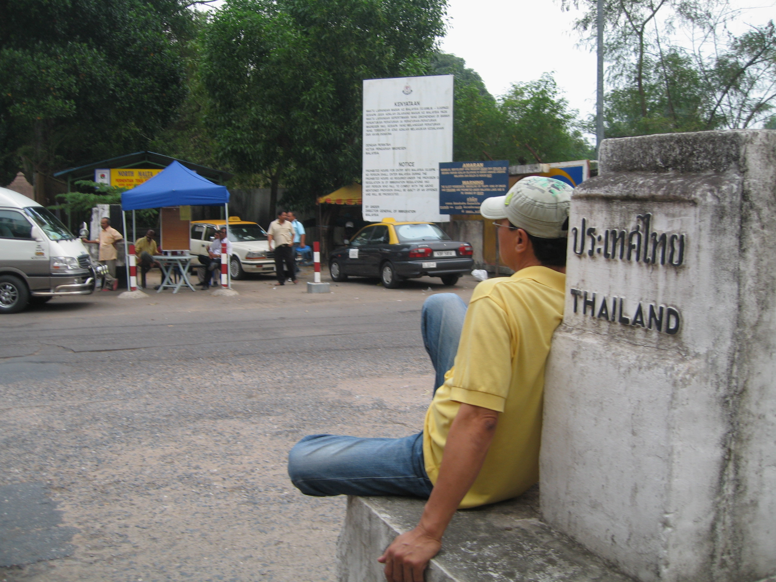 Malaysia-Thailand boundary stone at Bukit Kayu Hitam-Sadao