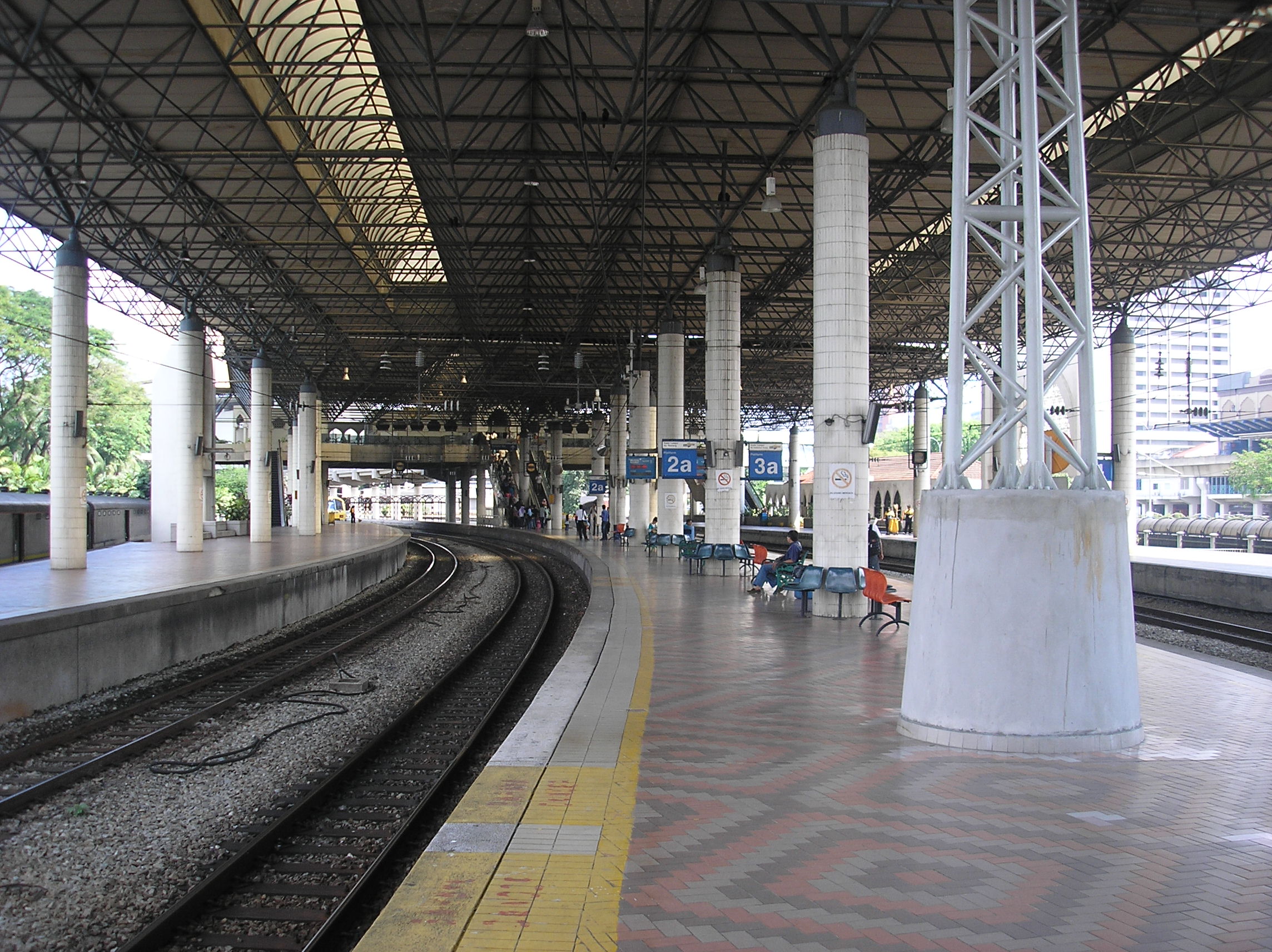 The newer, Dayabumi-linked platforms at the Kuala Lumpur railway station (Rawang-Seremban/Sentul-Port Klang), Kuala Lumpur, Malaysia.
