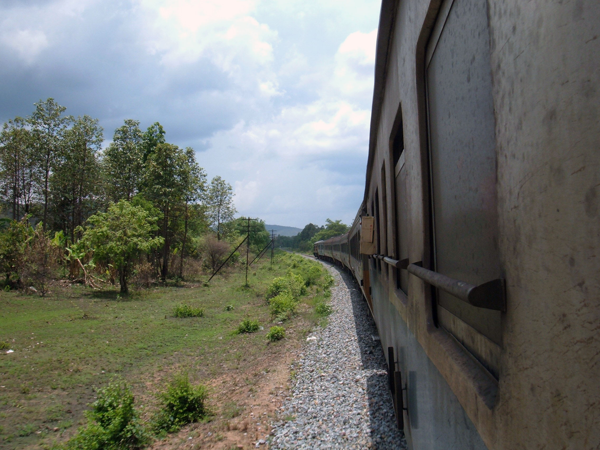 A train belonging to the Northern Line of the State Railway of Thailand en route to Chiang Mai from Bangkok.