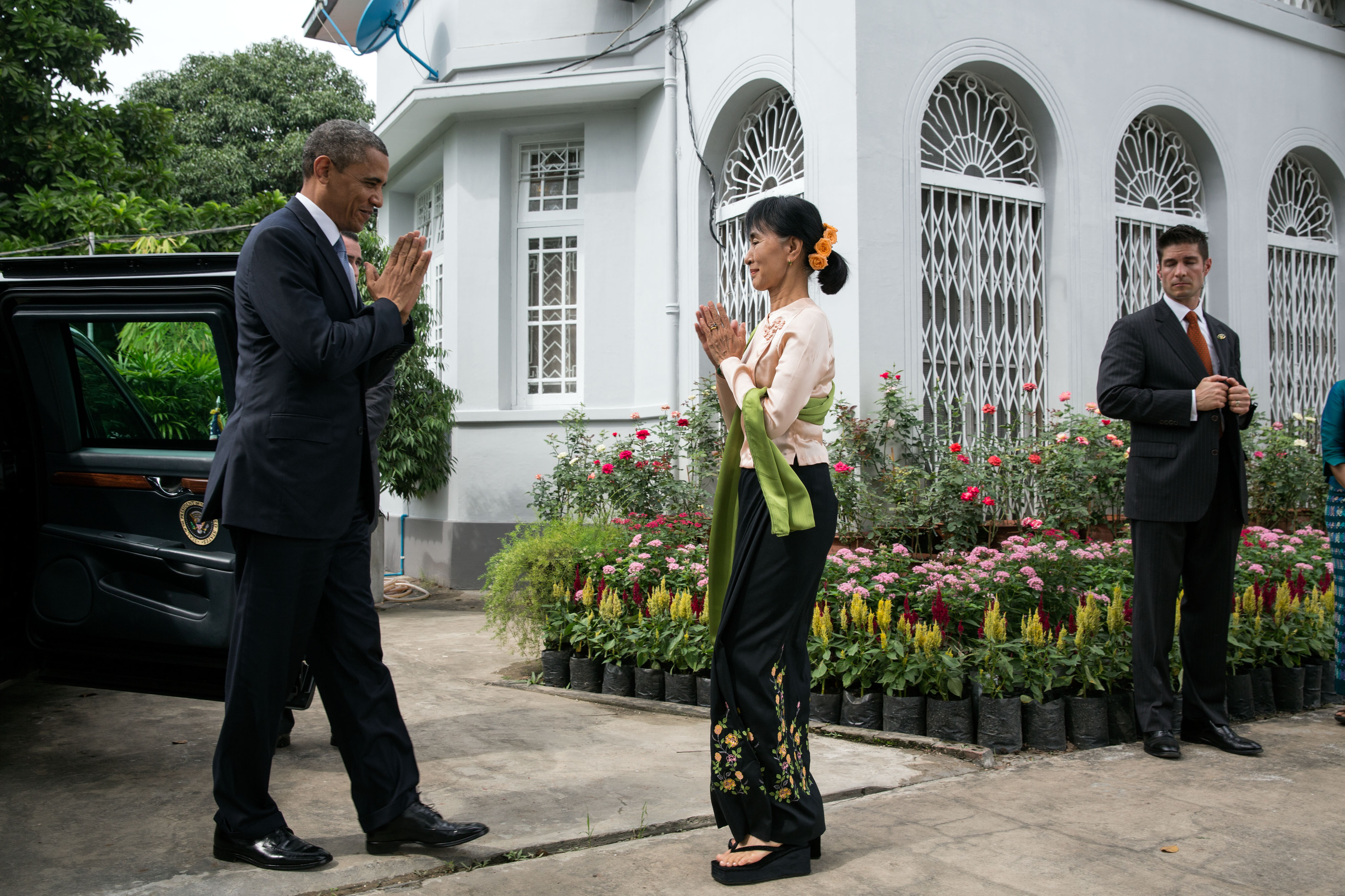 Burmese opposition leader Aung San Suu Kyi welcomes United States President Barack Obama to her home in Rangoon on 19 November 2012.