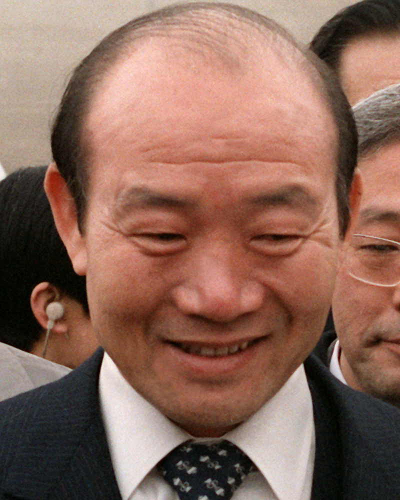 A cropped version of File:Chun Doo-hwan and Lee SoonJa.jpgPresident Chun, Republic of South Korea, and his wife Lee SoonJa prepare to depart after their visit to Washington D.C.