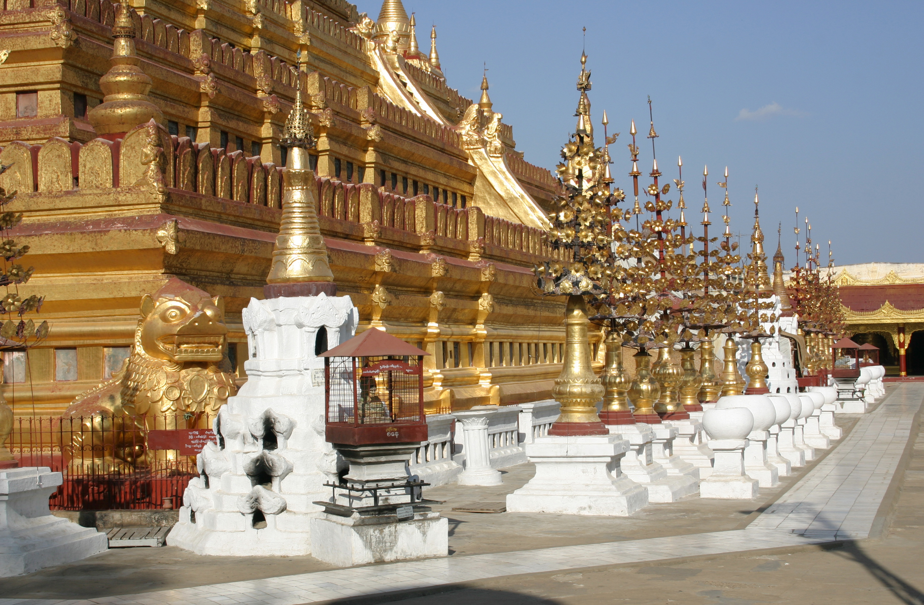 Shwezigon pagoda, Bagan, Myanmar.
