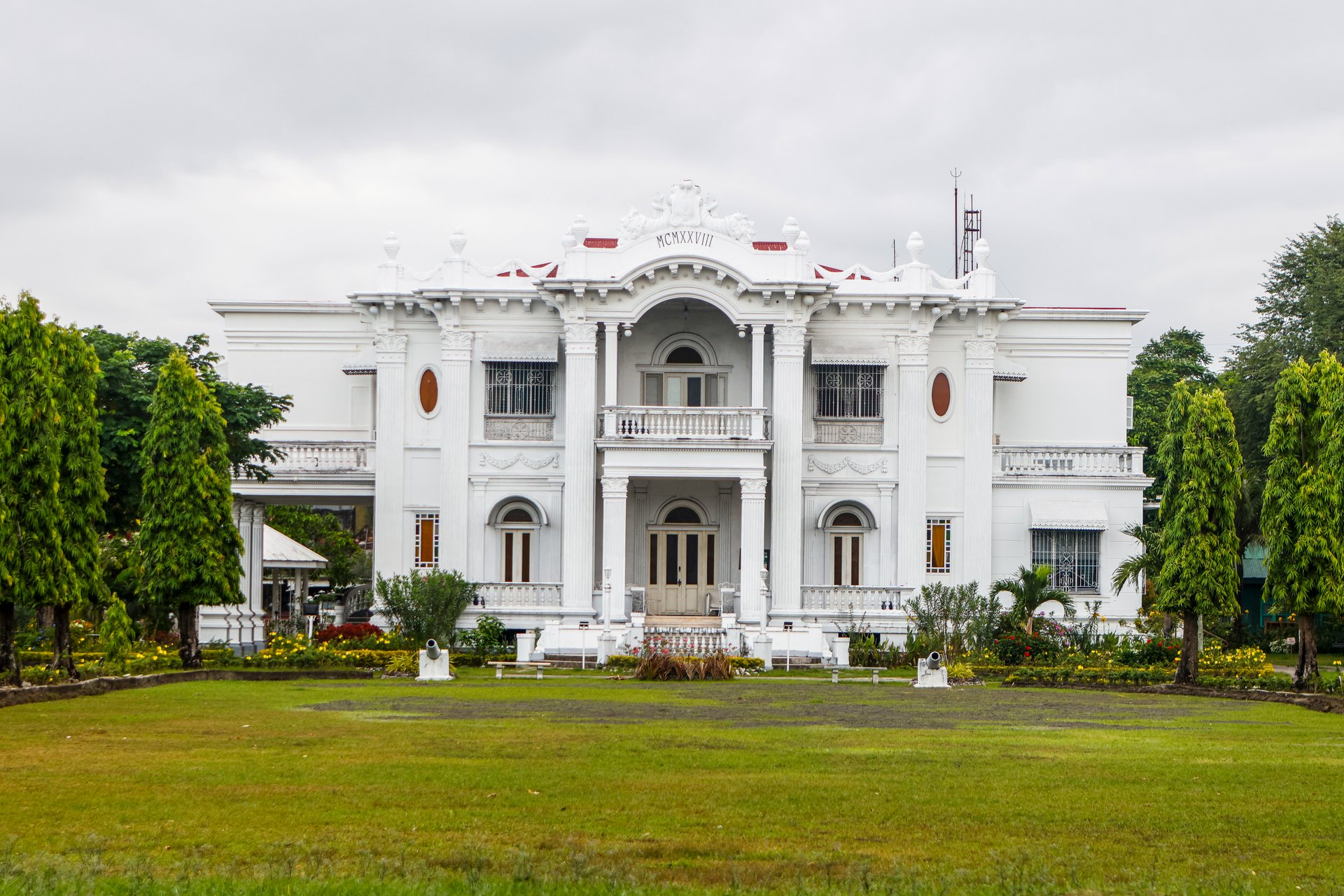 Lopez Heritage House, or Nelly Garden Mansion, stands as the Queen of Iloilo’s heritage homes. Built in 1928, its Beaux-Arts elegance reflects the wealth, culture, and refined Ilonggo life of the American era.