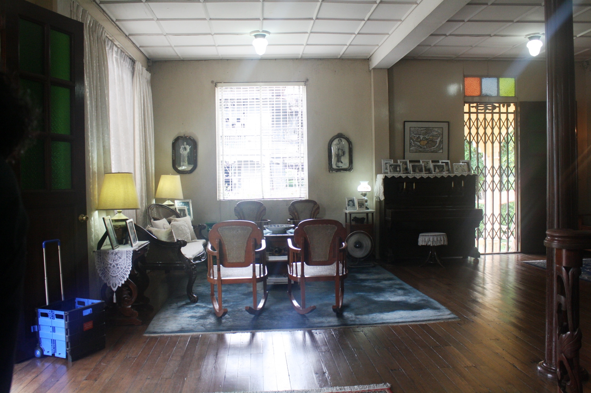 The living room of the Hofileña Ancestral House.