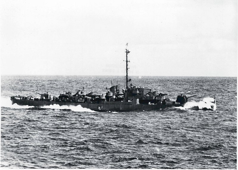The U.S. Navy destroyer escort USS Shelton (DE-407) underway at sea, circa in 1944.