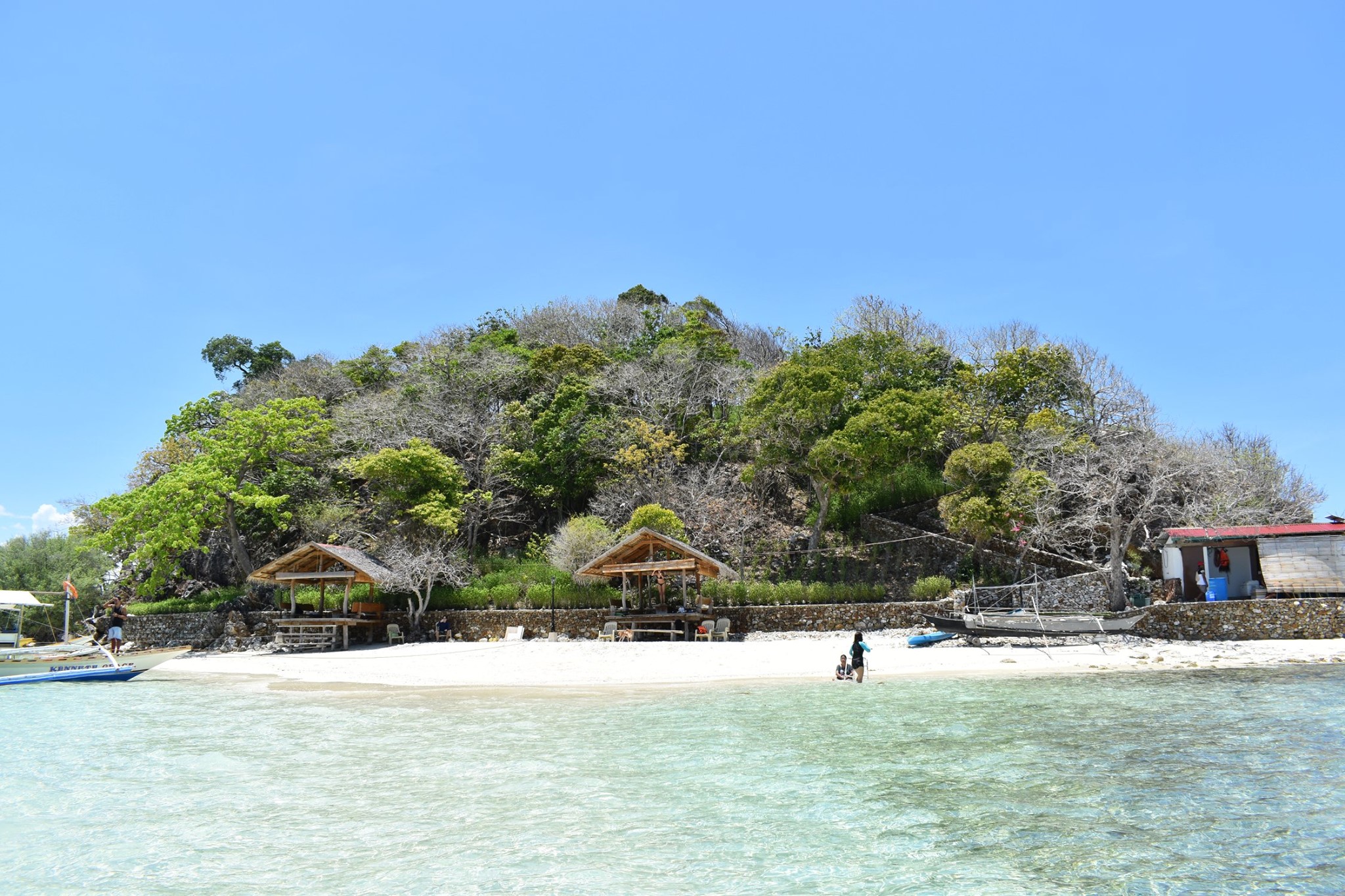 Waling-Waling Island is part of Calamianes group of islands. It is one of the smallest and beautiful island in Coron, Palawan.