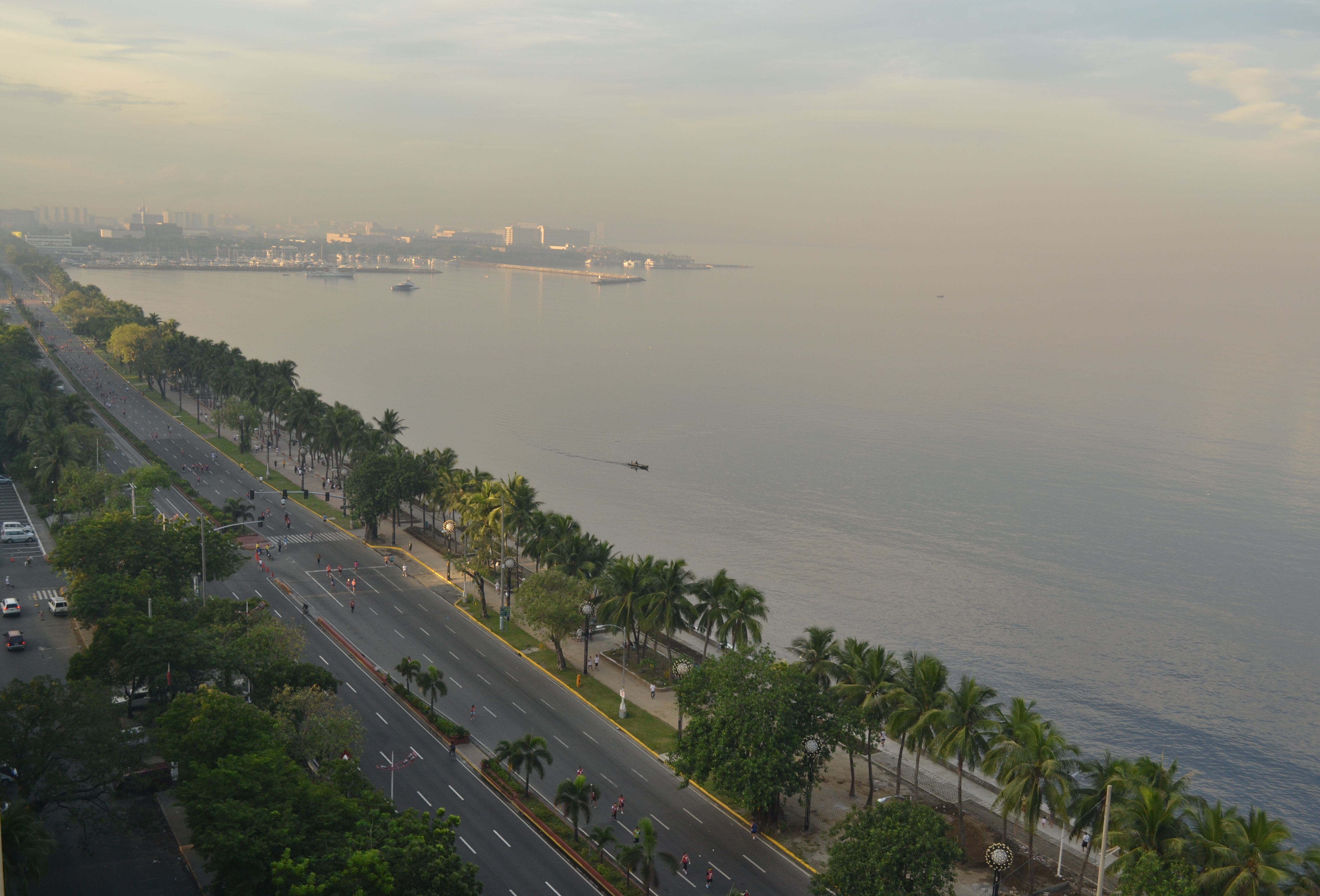 Roxas Blvd stretching through Manila Bay