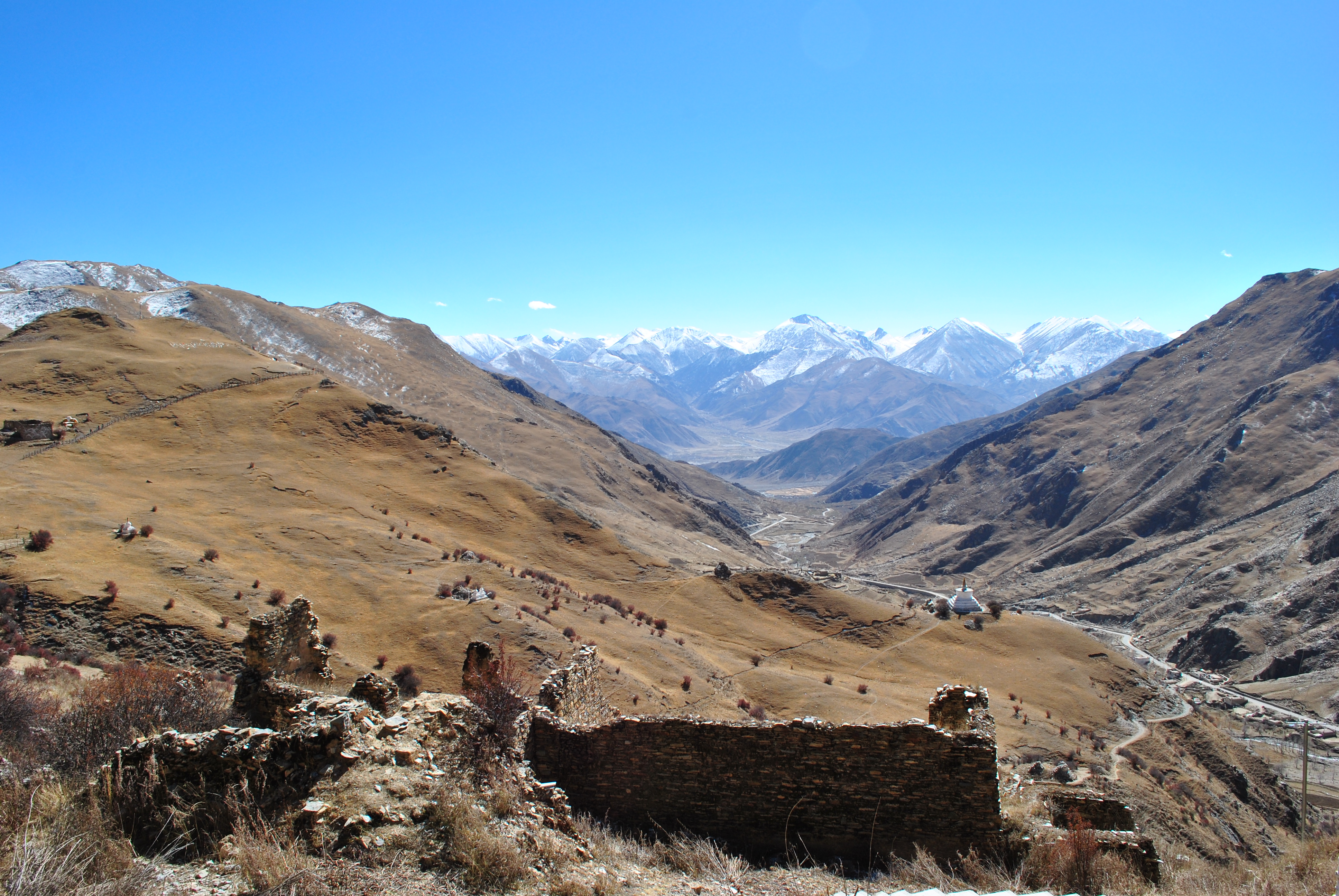 Drak Yerpa valley in Tibet