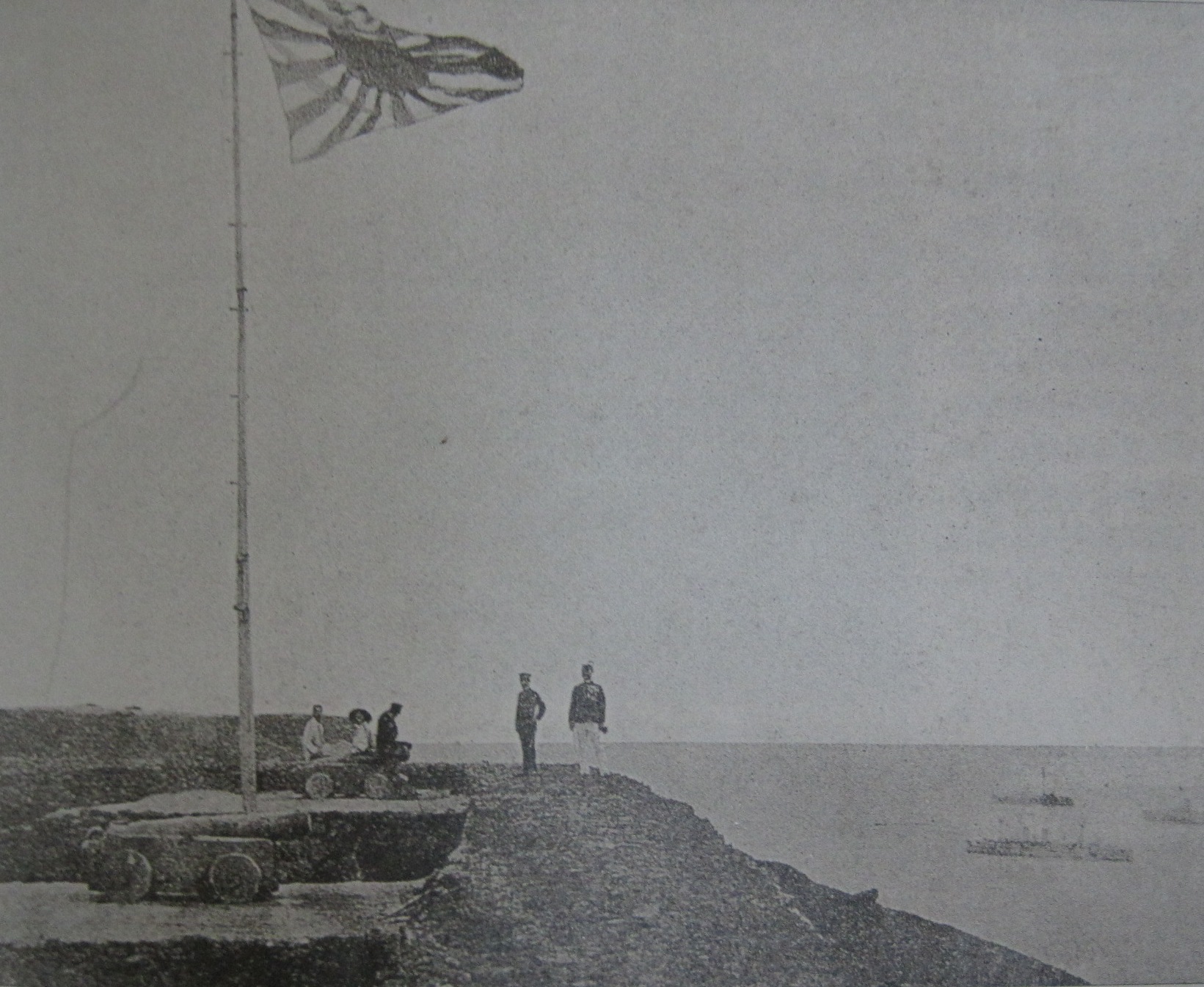 ​日軍於1895年3月25日佔領澎湖漁翁島後升旗