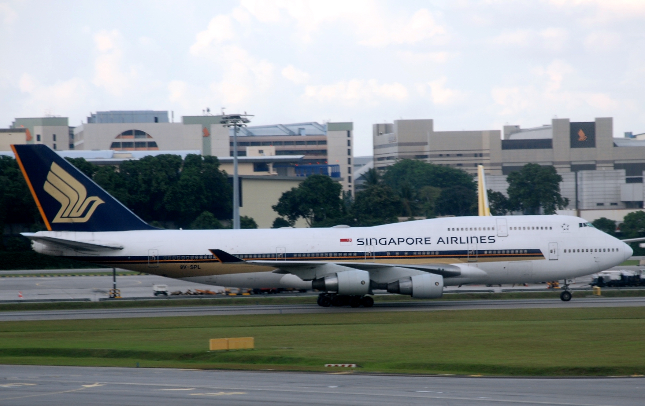 Singapore Airlines Boeing 747-400 (9V-SPL) at Singapore Changi Airport. (Other information: This plane was once painted in the "Tropical" livery which was used to promote the new cabin interiors in the late 1990s. However, after the Flight 6 crash, the plane was painted back in normal SIA colours.)