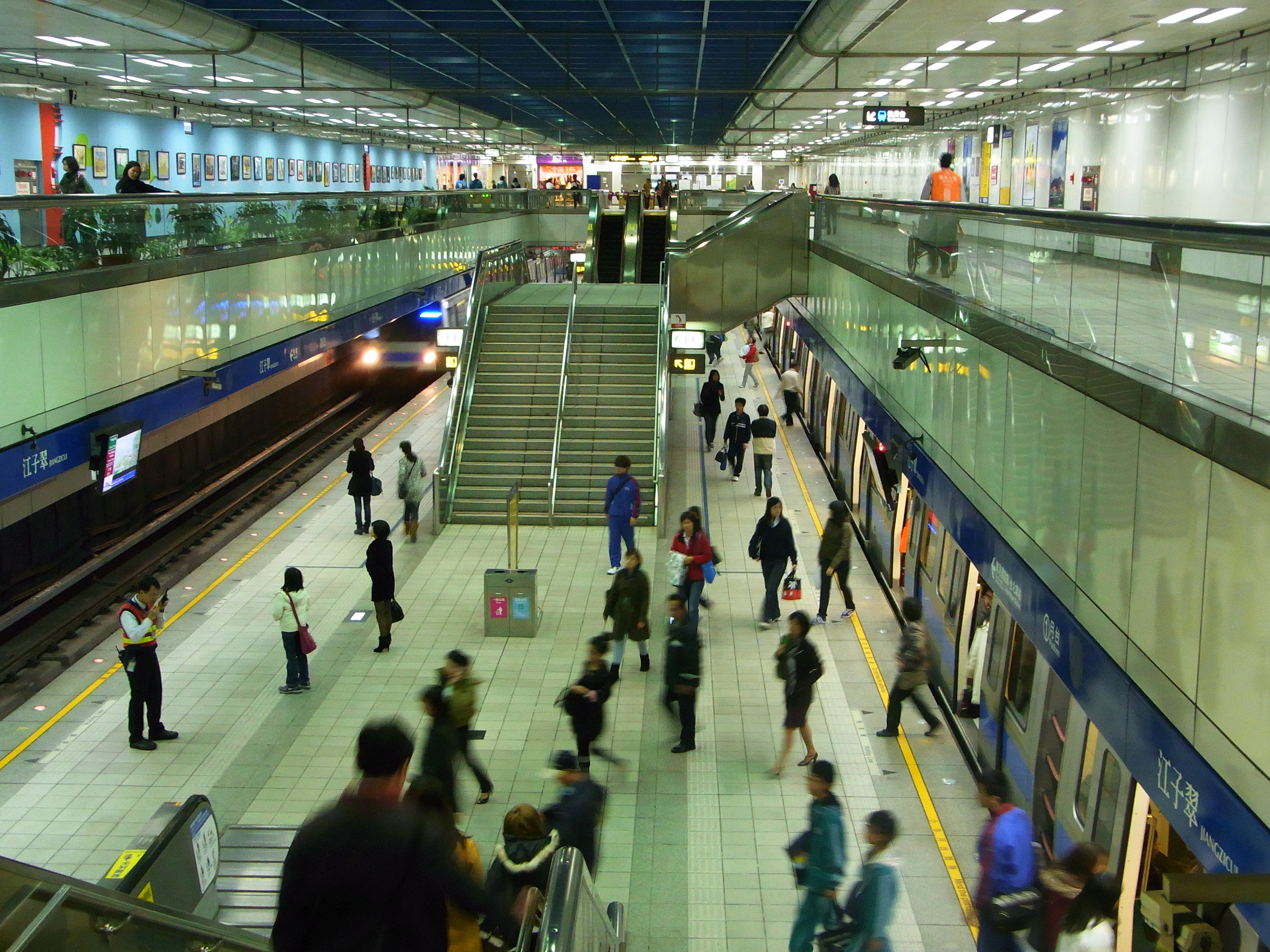 Taipei Metro Jiangzicui Station Platform