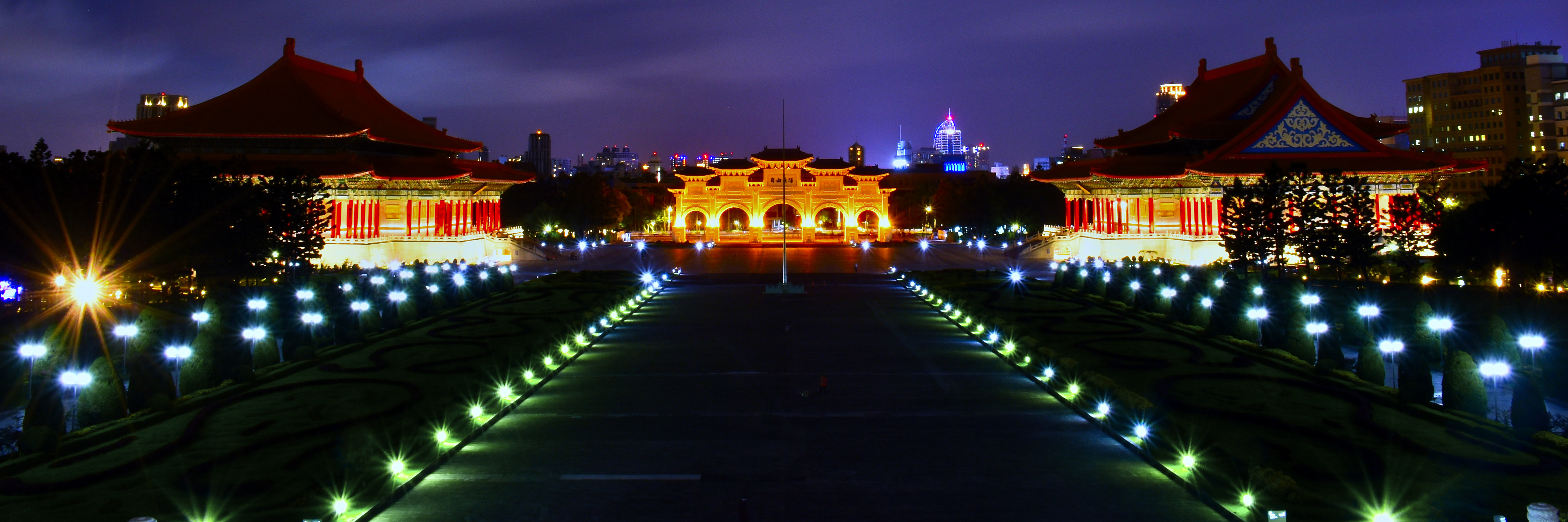 A long exposure image of the National Theater, Liberty Square and National Concert Hall at night.
