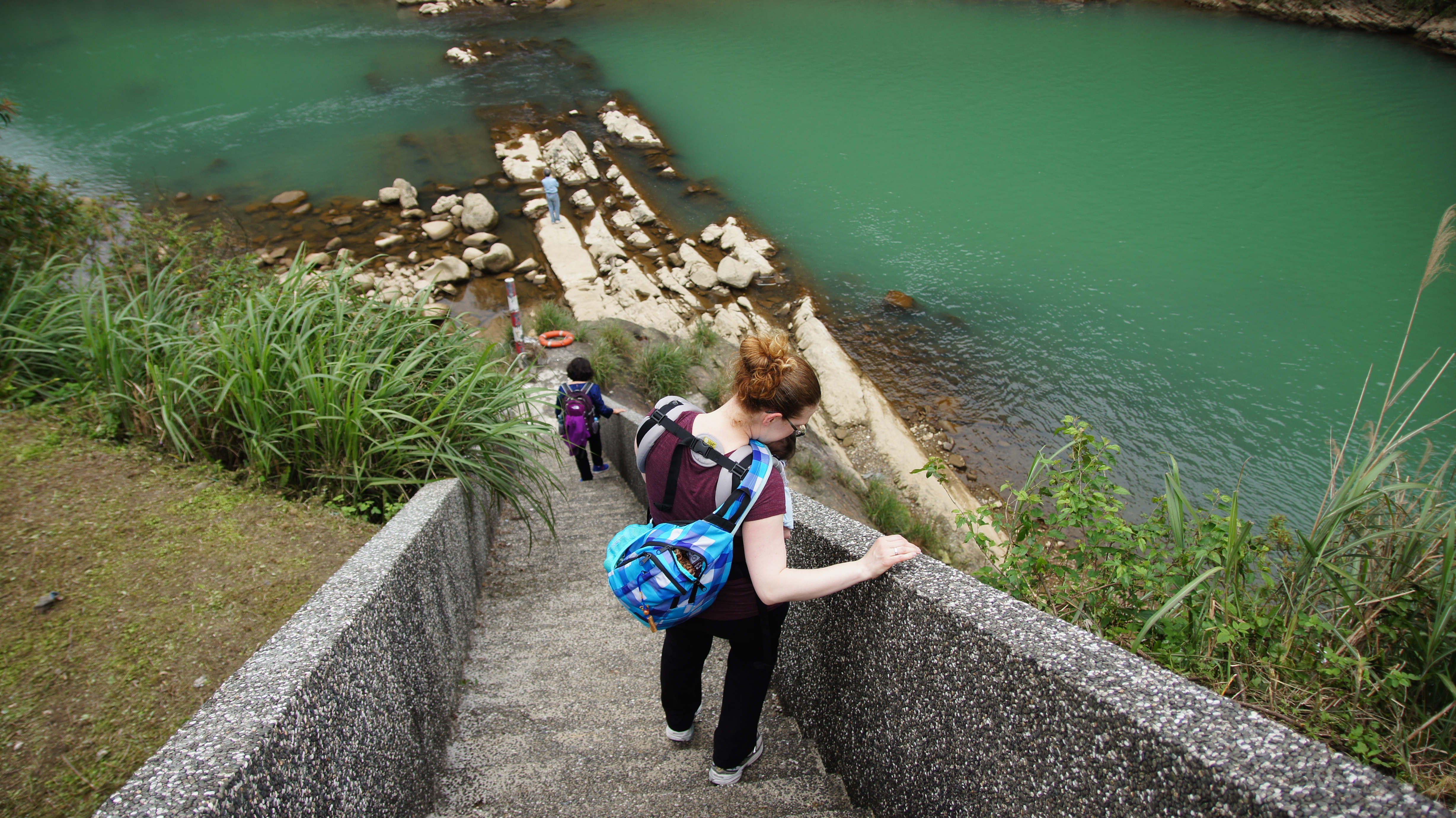 Access to Keelung River near its origin is available via stairway near Houtong Cat Village.