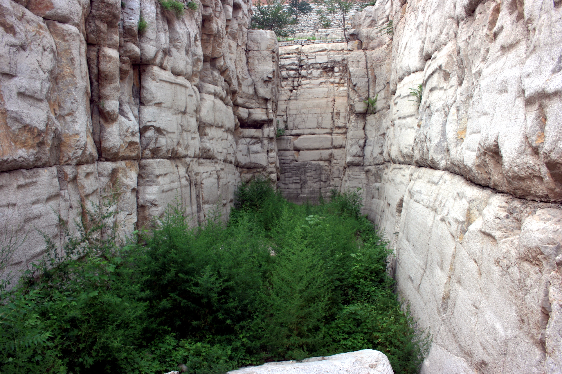 Photograph of the Tomb of Liu Kuan, the last King of Jibei on Shuangru Mountain, Changqing District, Shandong Province, China.