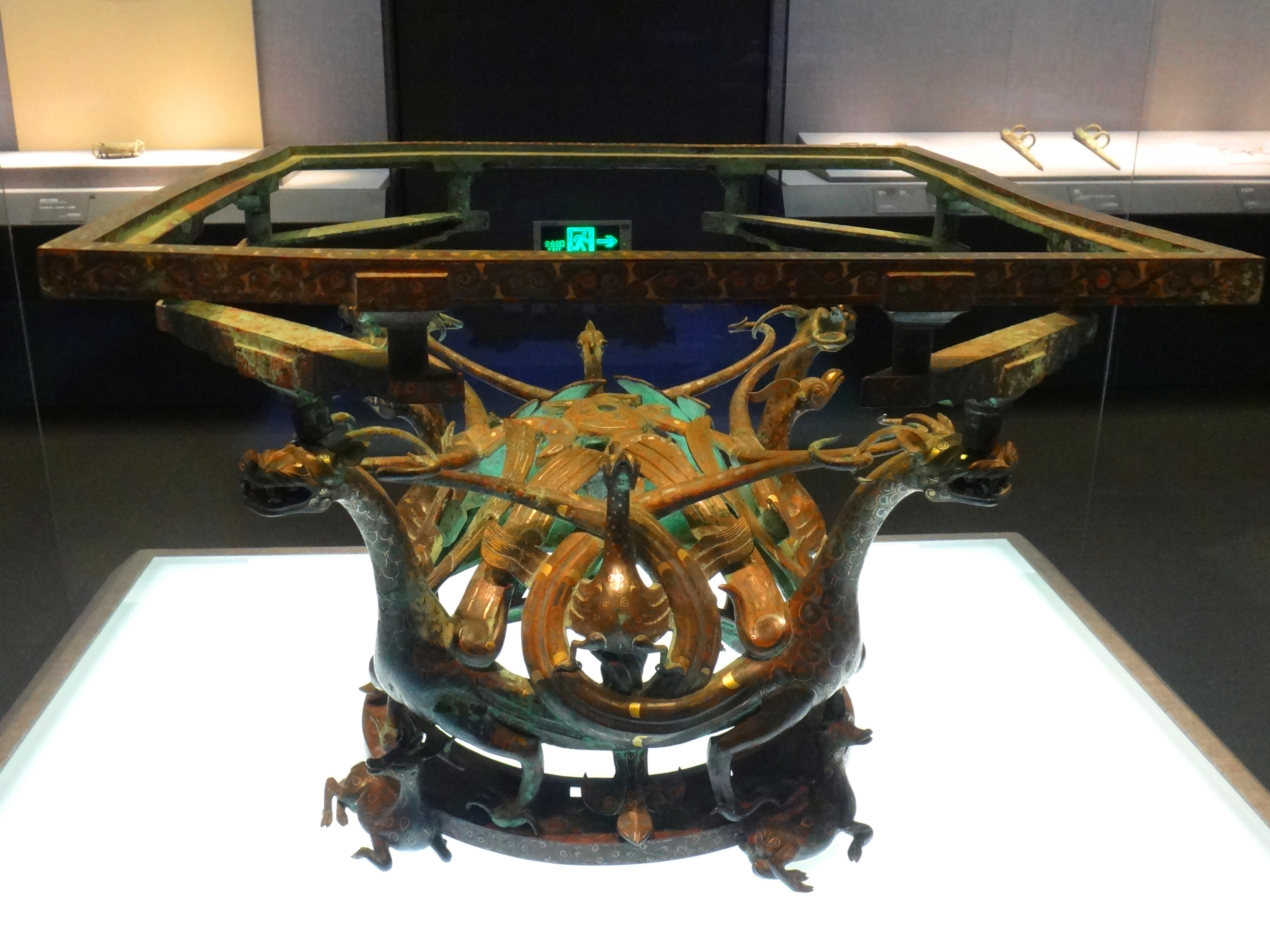 ​错金银四龙四凤铜方案座