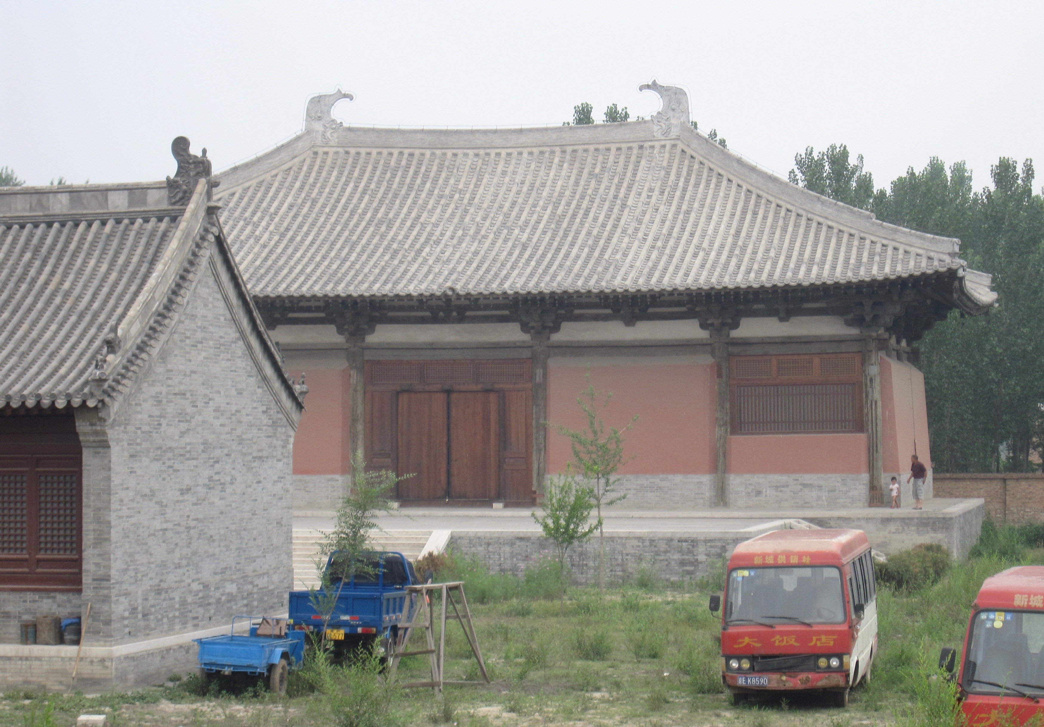 Photo of the Daxiongbao Hall of that Kaishan Temple in Xincheng village, near Gaobeidian, Hebei. At the time the photo was taken on June 27, 2010, the temple was closed for renovation (although the Daxiongbao Hall has already been completed).