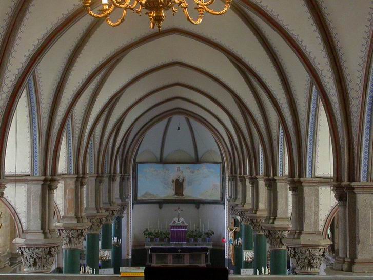 Altar of westen beijing church.jpg