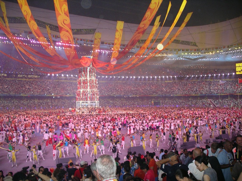The most striking part of the closing ceremonies was this tower-and-banner (and dancers) "memory torch" which was to symbolically take the place of the extinguished torch.