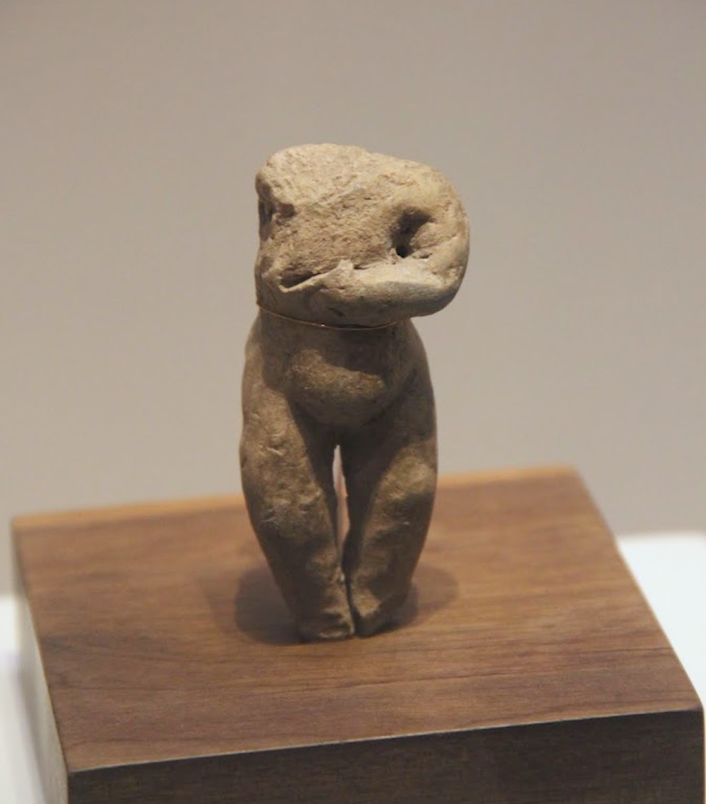 Neolithic pottery pregnant woman, 3500 BC, Hongshan Culture (4100-3000), Liaoning, 1982. H. 7.8 cm. Red brown terracotta. National Musem, Beijing