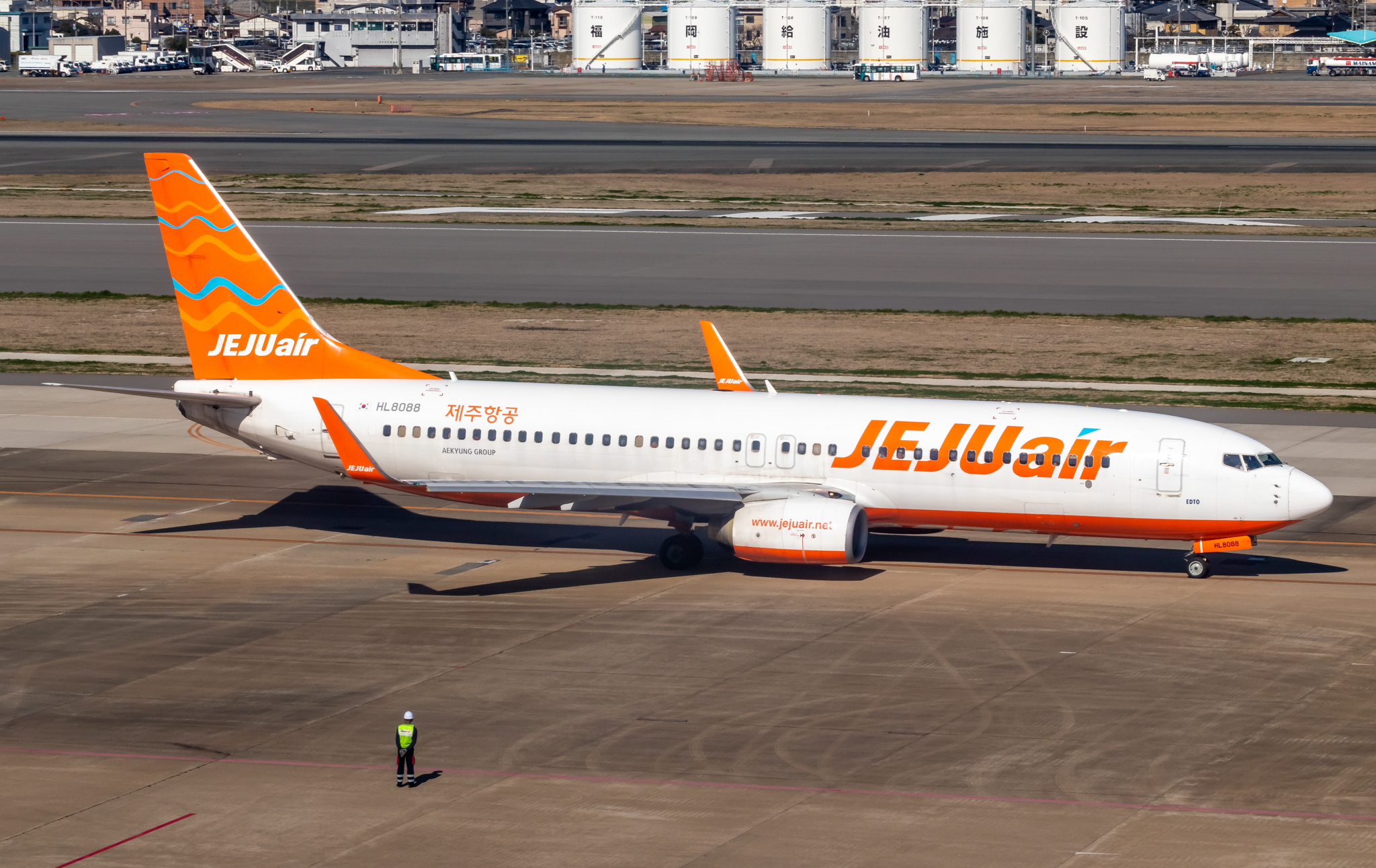 Boeing 737-8AS aircraft by Jeju Air, photographed at Fukuoka Airport. Registration HL8088