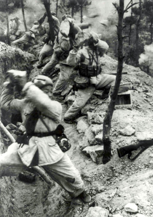 Chinese infantrymen throwing rocks at attackers.
