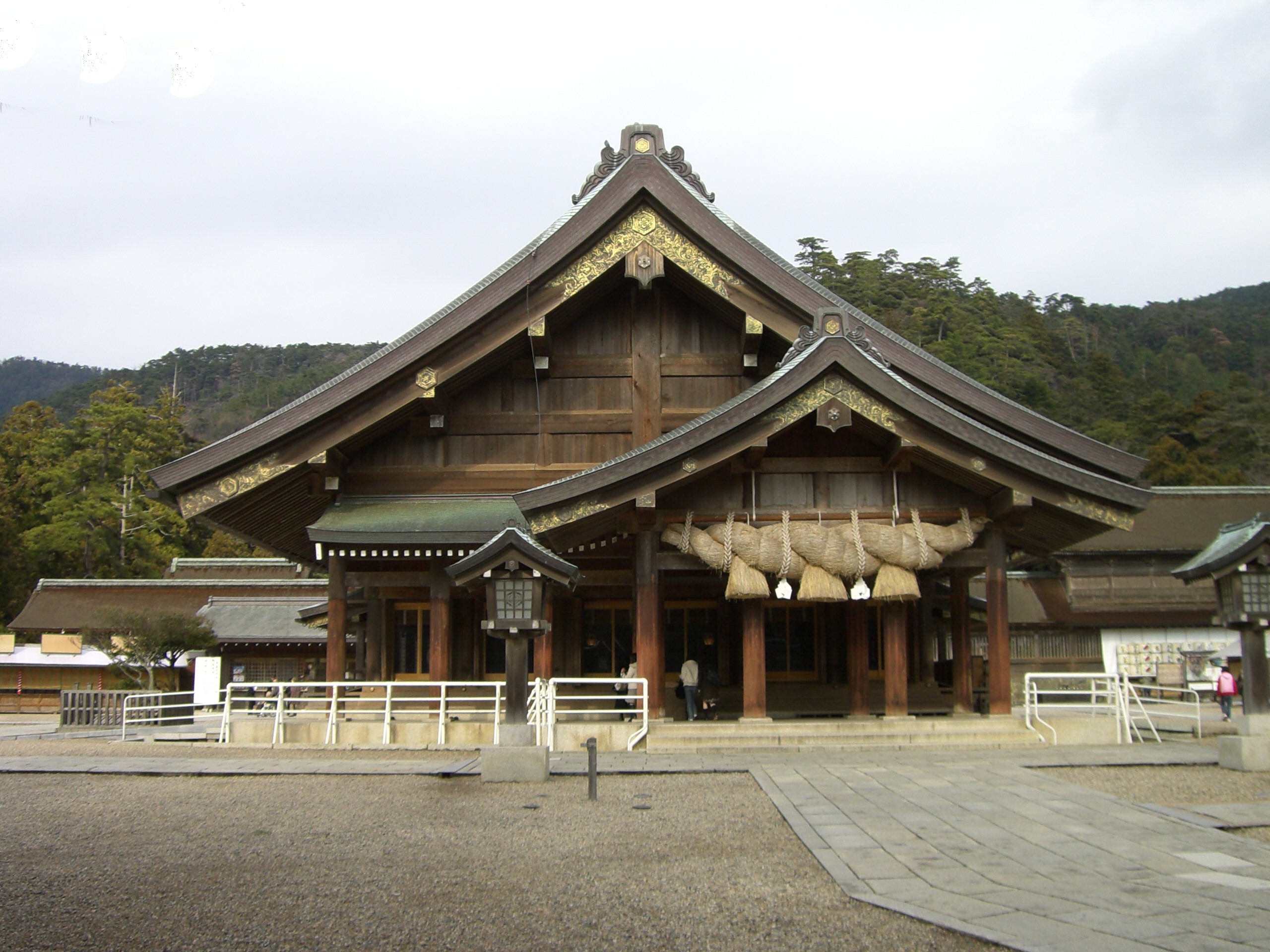 The outer shrine of ja:出雲大社(en:Izumo Taisha)
