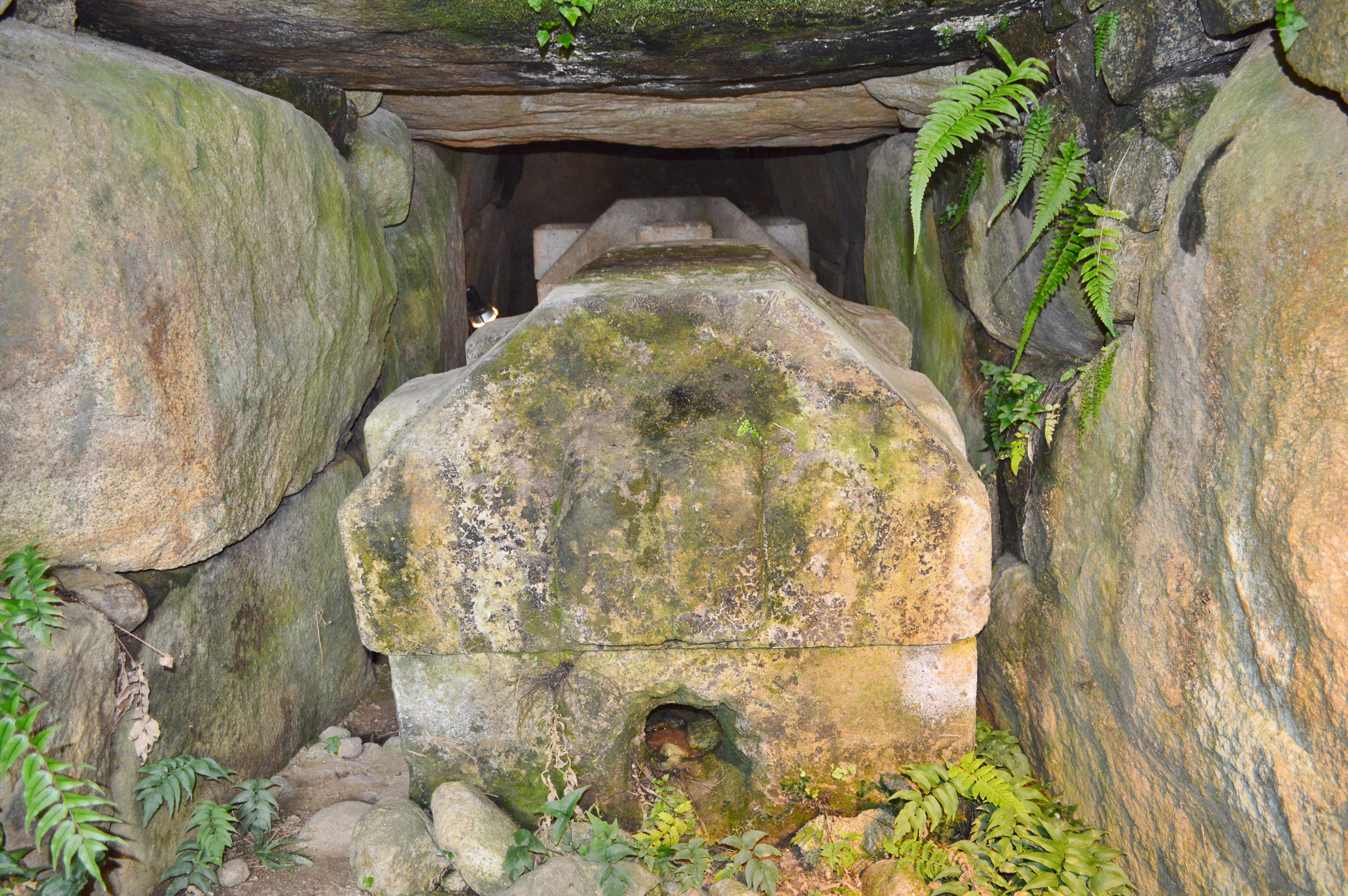 金山古墳 石室羨道