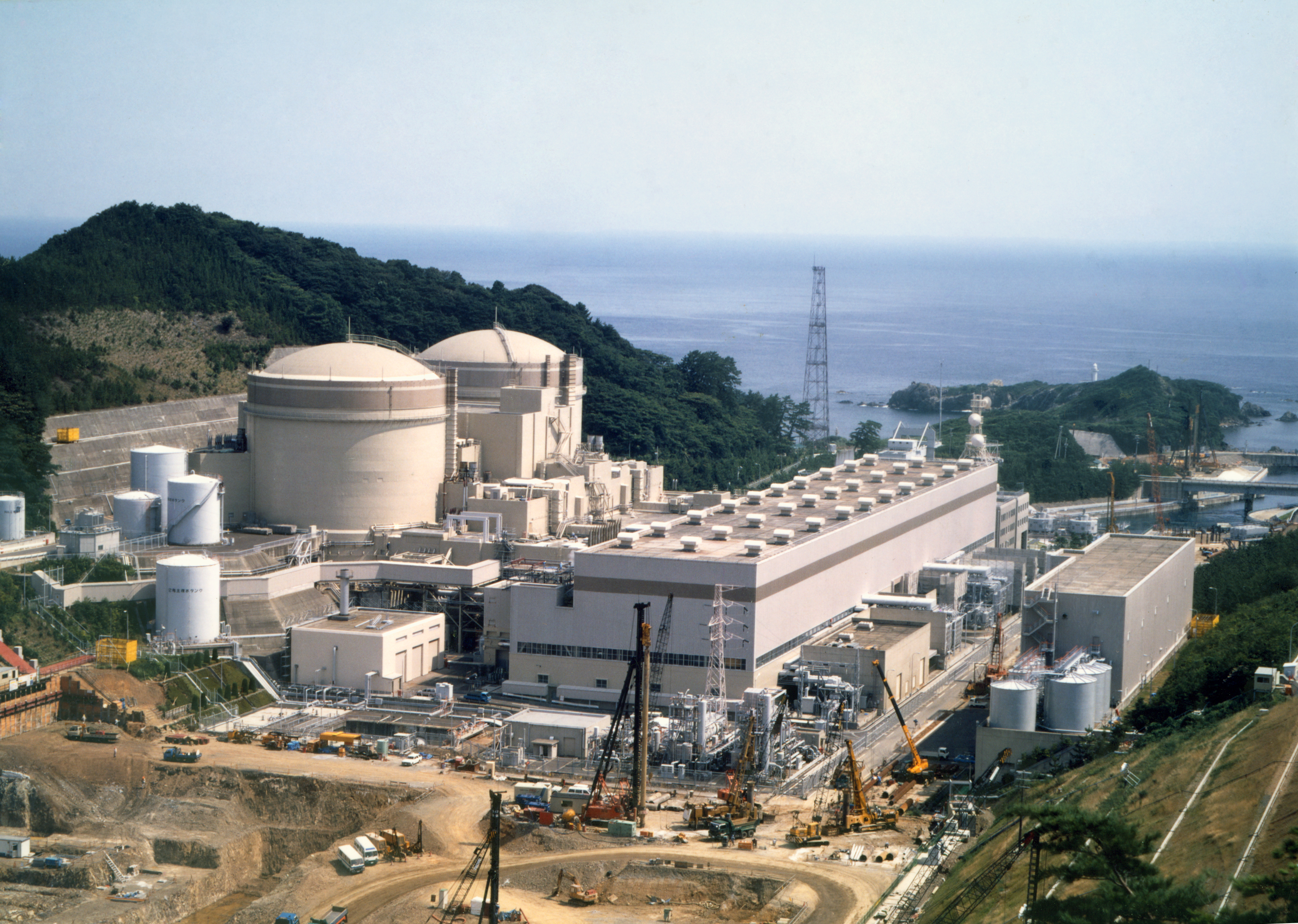 Ohi Power Station under construction. (Ohi, Japan)
Photo Credit: Kansai Electric Power Co.