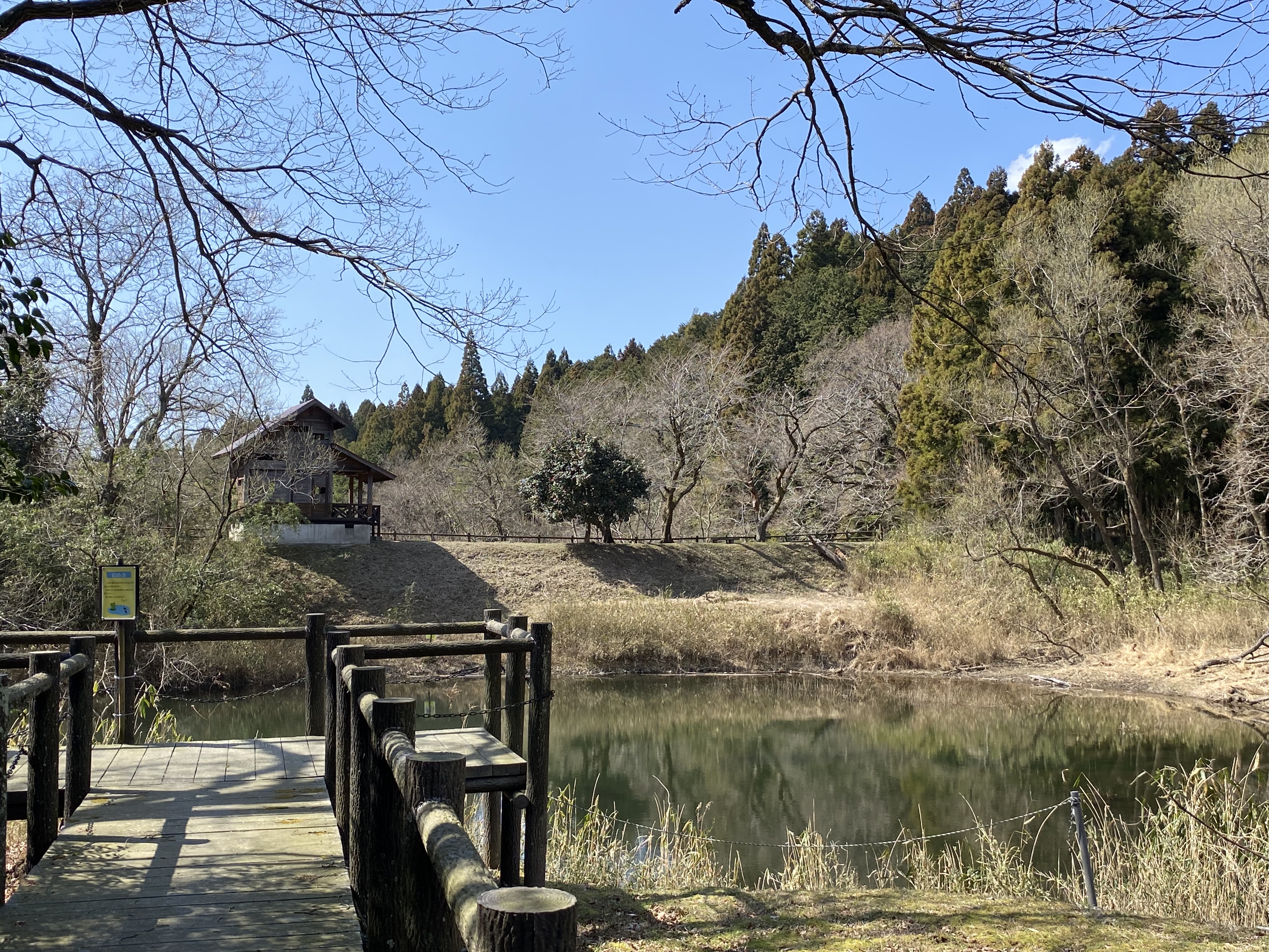 A lake and small rest cabin along a rural trail in Sekigahara