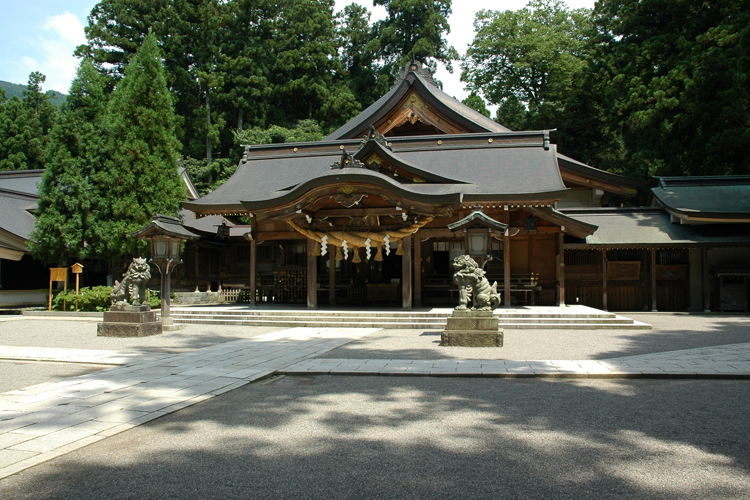 Honden of the Shirayama Hime shrine in Ishikawa, Japan白山比咩神社honden