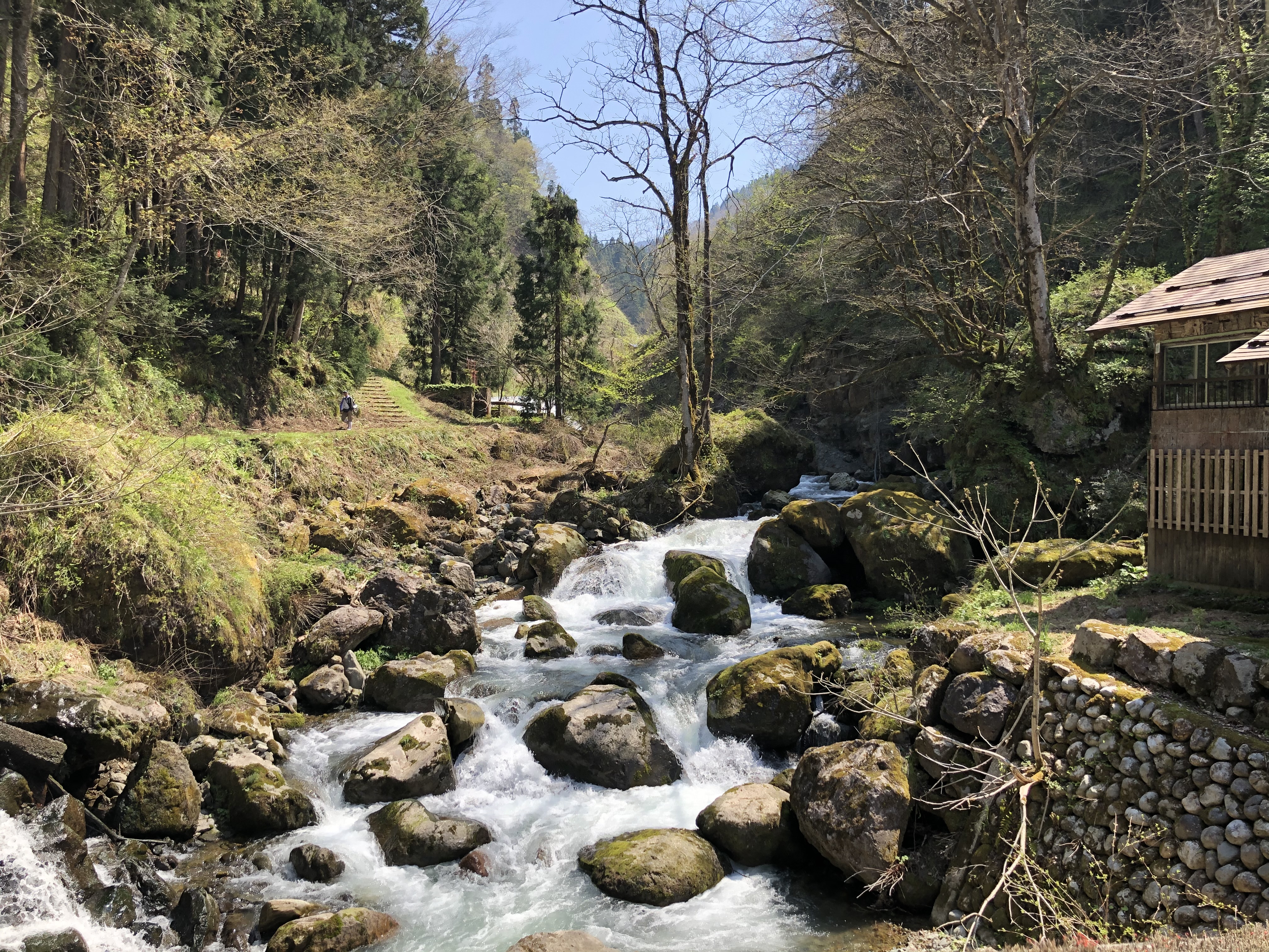 富山県南砺市五ヶ山地域の小谷川