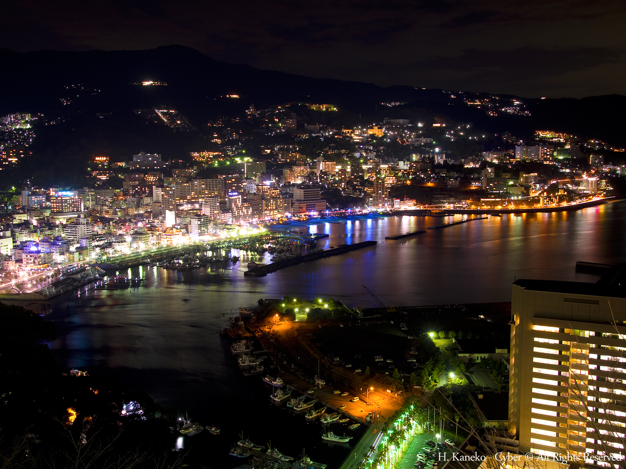熱海市の夜景。Panoramioより転載