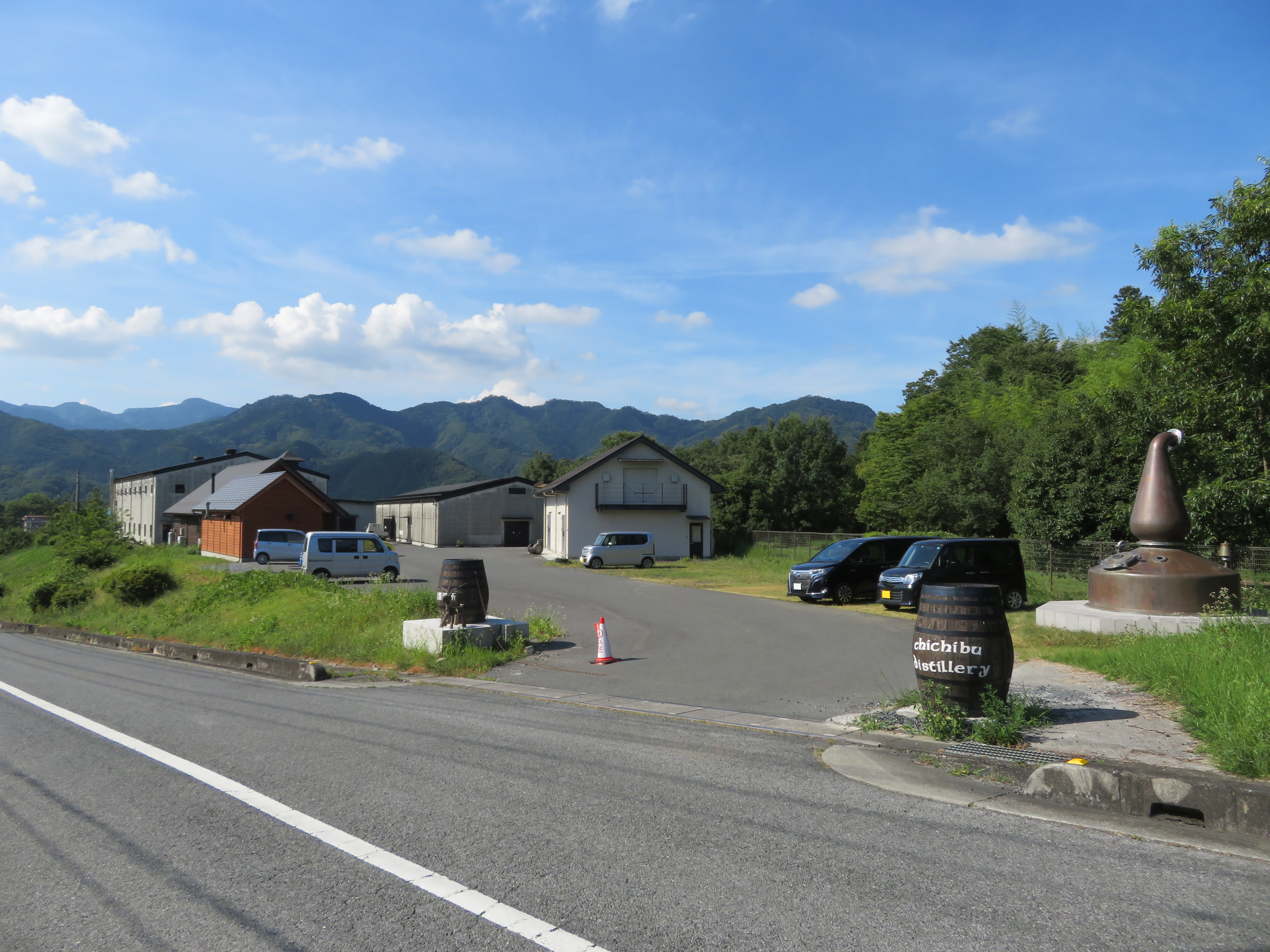 埼玉県秩父市に所在するベンチャーウイスキー秩父蒸溜所