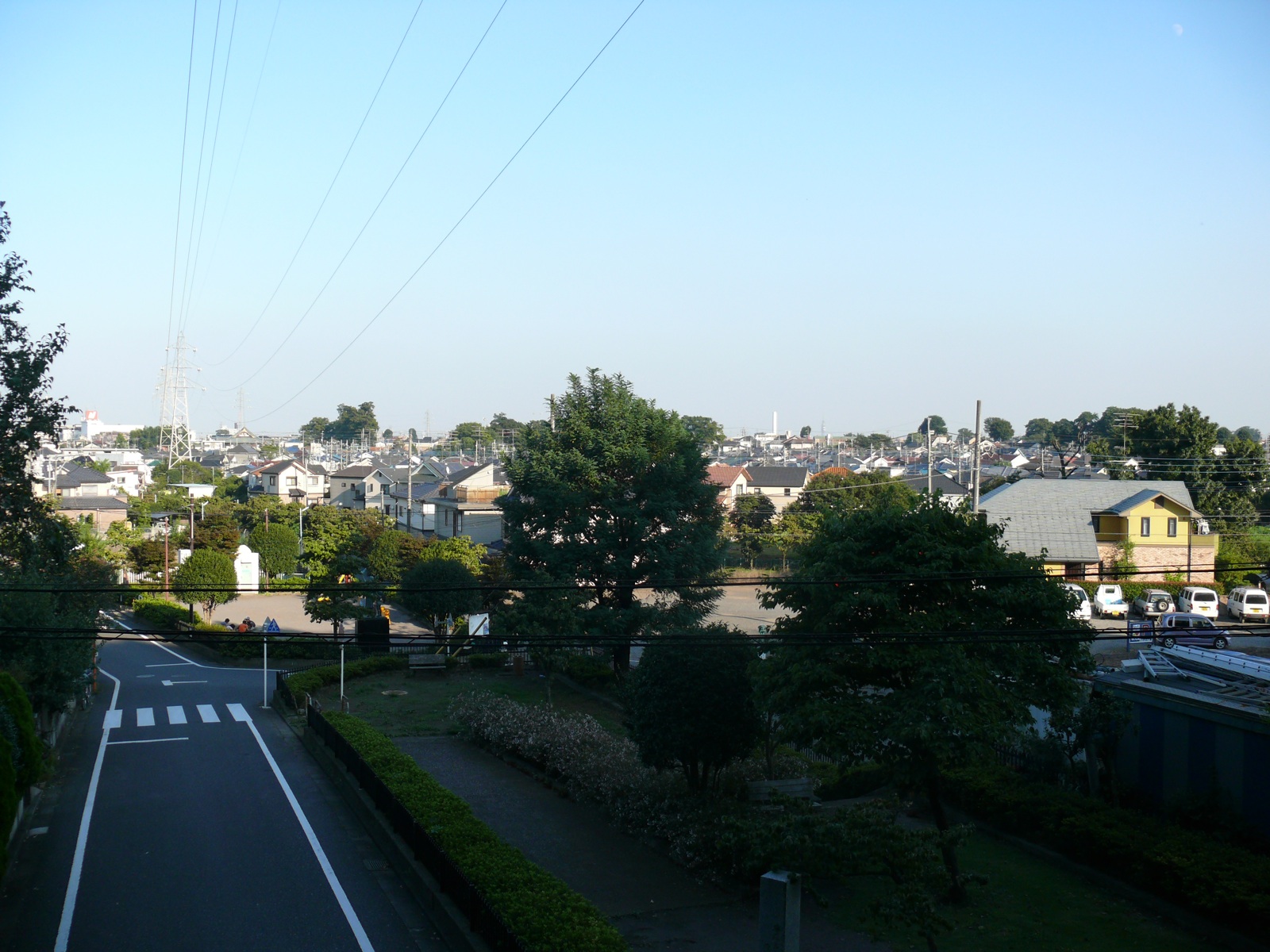 Kumegawa Battlefield in 2008.  A stone column commemorates the battle fought in 1333 and is located at the bottom of the photo.  This photo was taken from the slope of Hachikokuyama from which the victorious Samurai general Nitta Yoshisada commanded the battlefied.   Less than a week later Nitta's troops fought themselves 50 kilometers south to Kamakura and destroyed the city and ended the Kamakura Shogunate. Kumegawa is now part of Higashimurayama (surburban Tokyo).