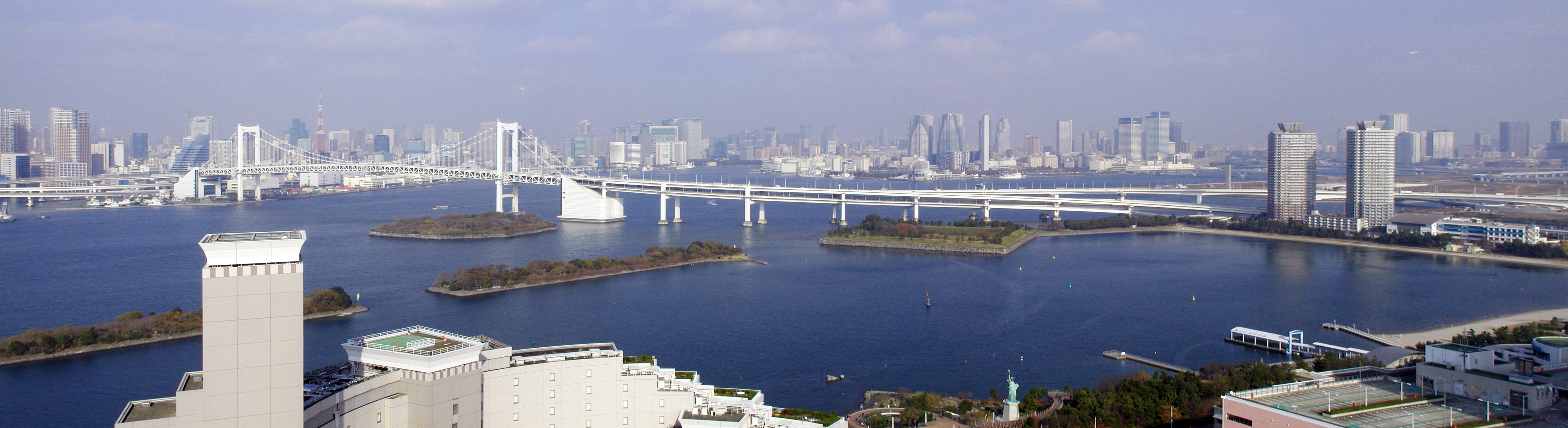 Rainbow Bridge (Tokyo) and Northern Tokyo Bay facing Tokyo